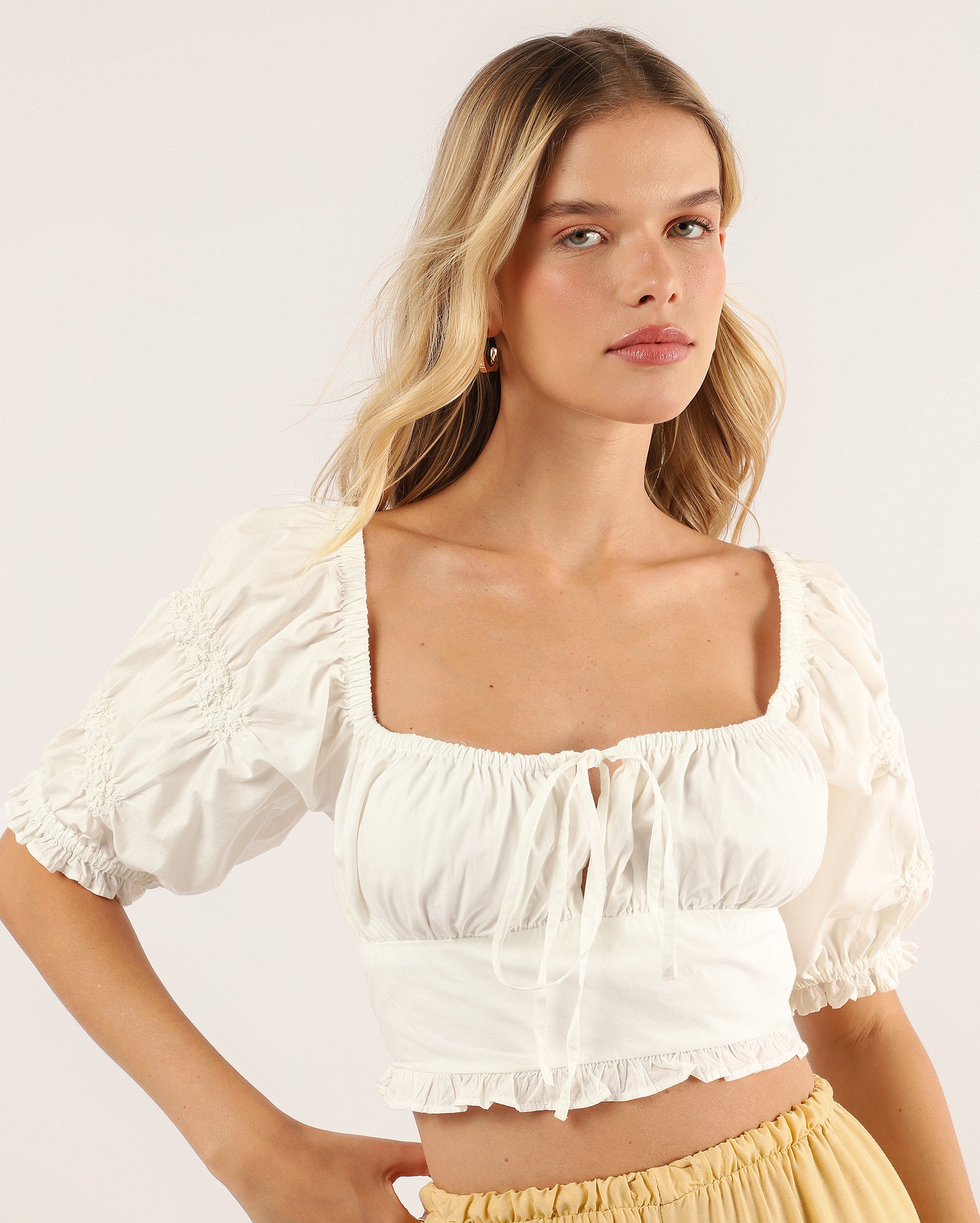 Blusa cropped feminina manga bufante com laço - branca — foto 4