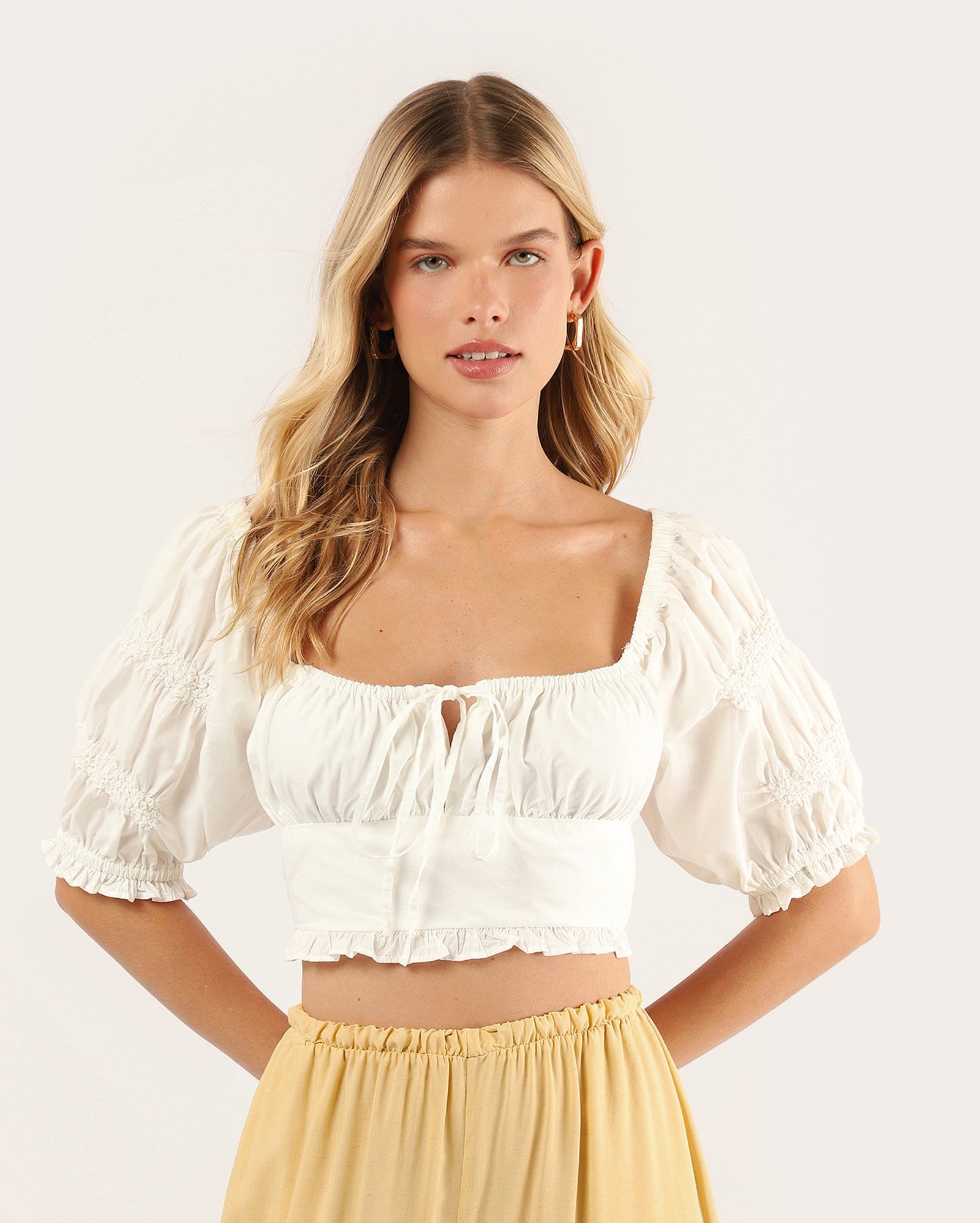 Blusa cropped feminina manga bufante com laço - branca
