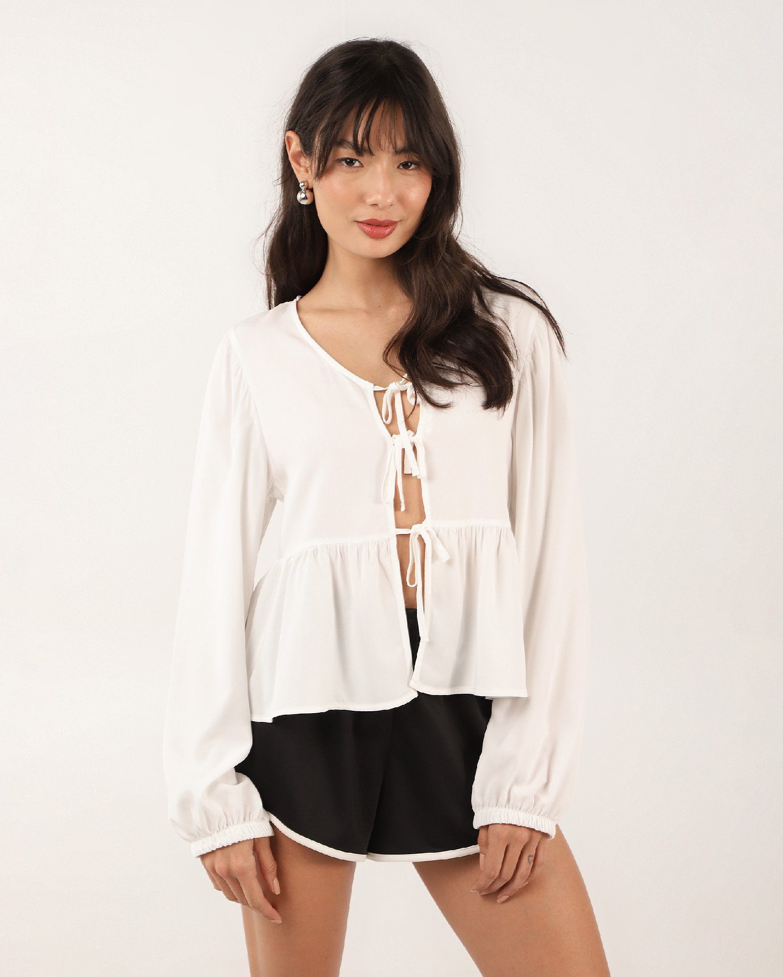 Blusa feminina em viscose Brisa laços e manga bufante branca | Pool