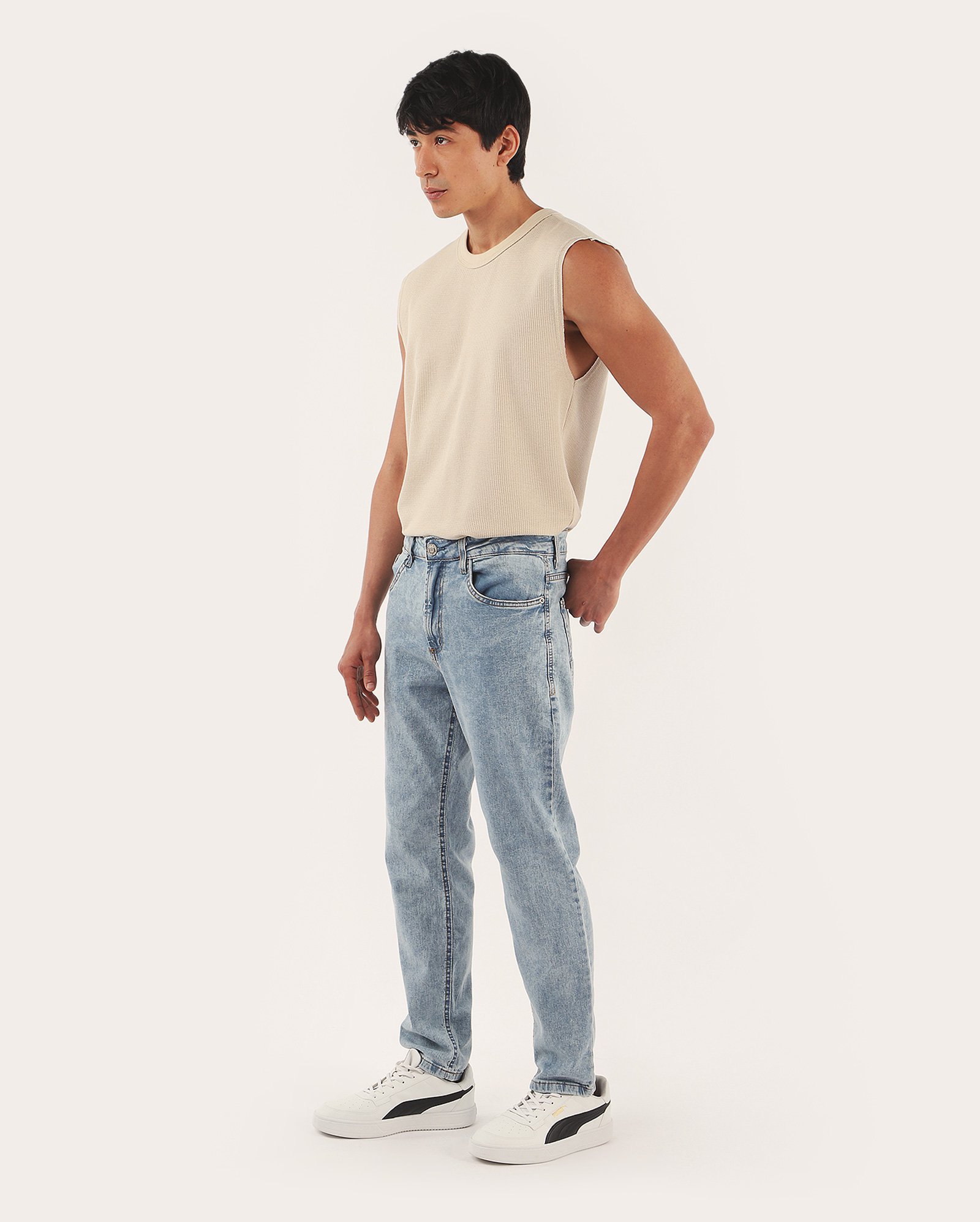 Calça jeans masculina carrot estonada denim claro | Pool Jeans
