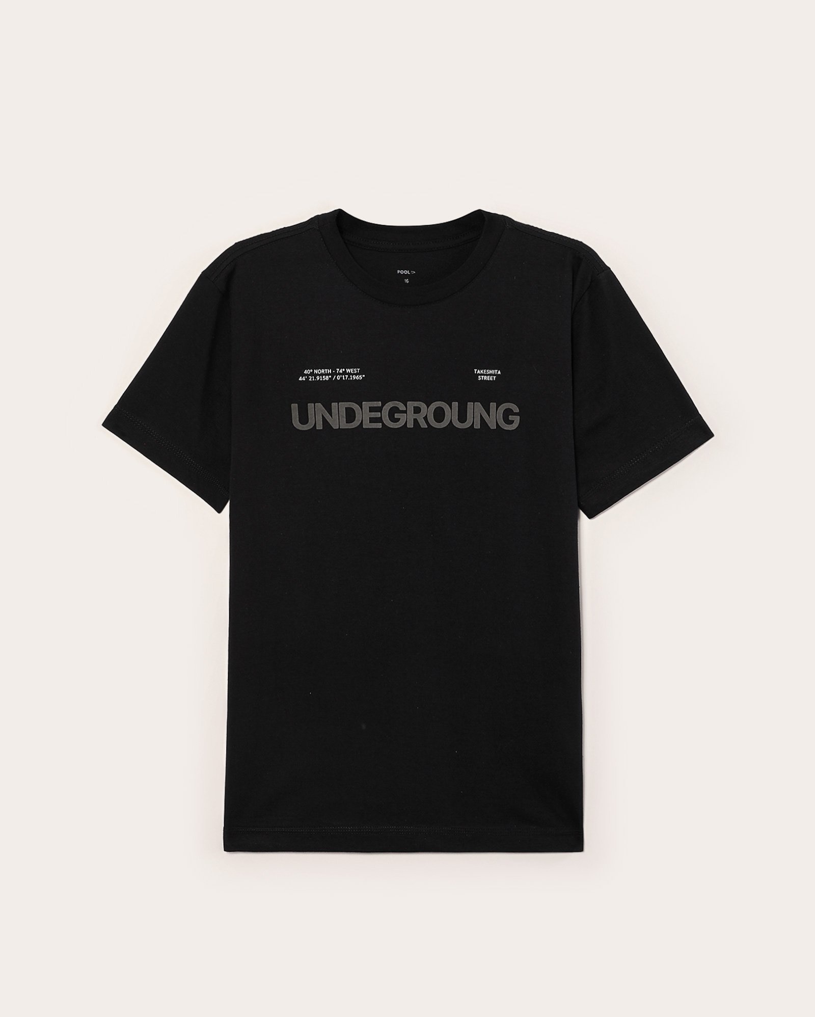 Camiseta juvenil regular manga curta underground preta | Pool