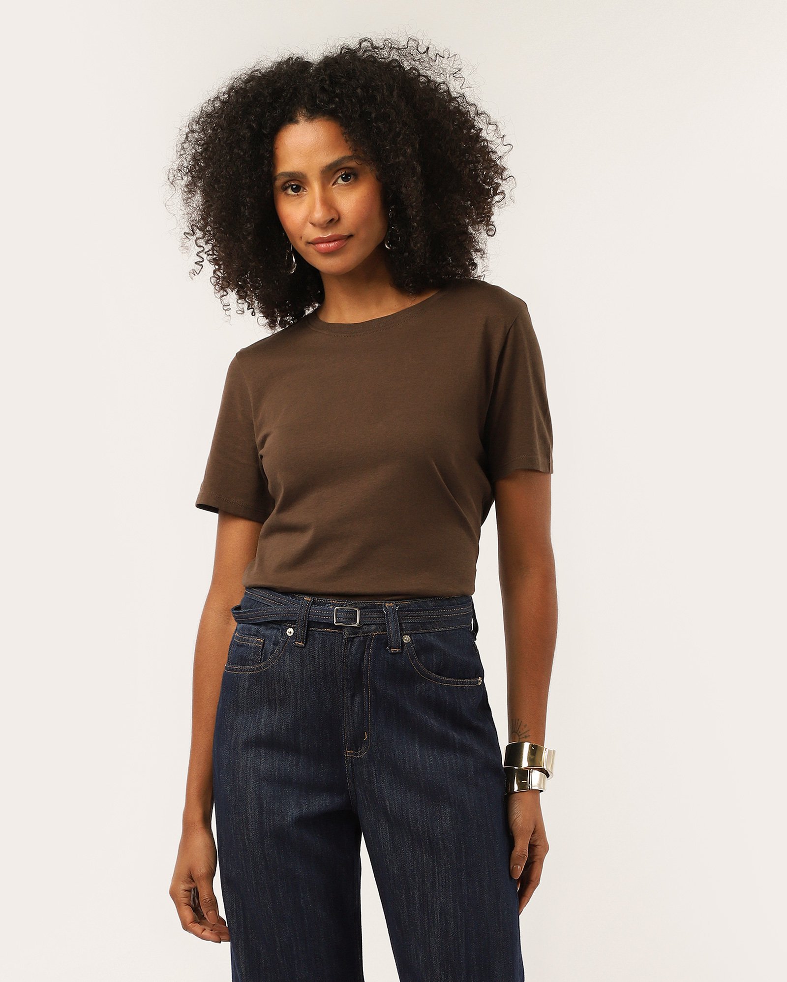 Camiseta feminina slim Anelize algodão peruano marrom | Pool Premium