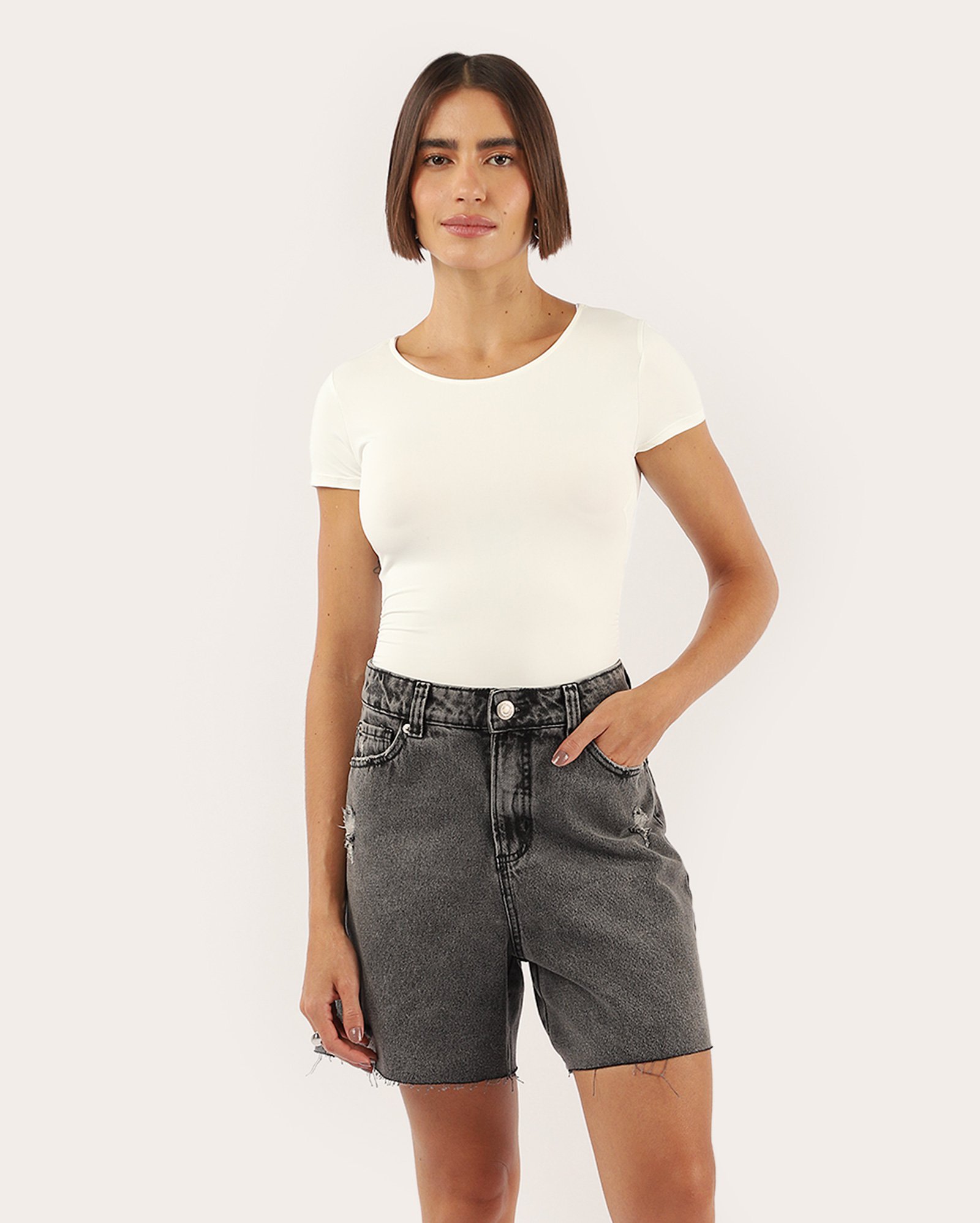 Bermuda jeans feminina com barra desfiada - Jeans Black Escuro | Pool Jeans