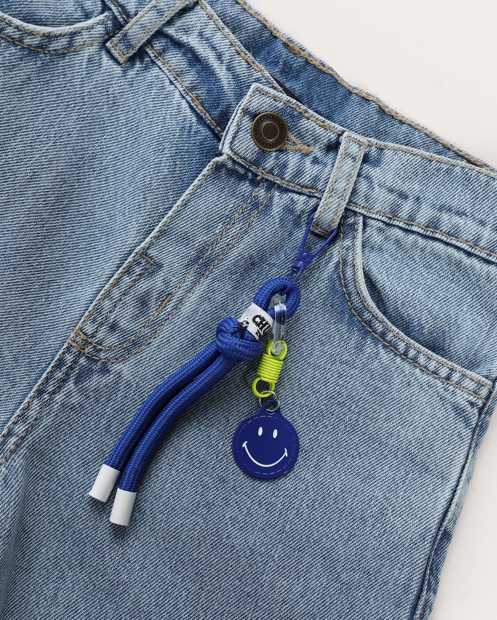 Bermuda jeans infantil skater com chaveiro 4-10A Denim médio | Pool Jeans