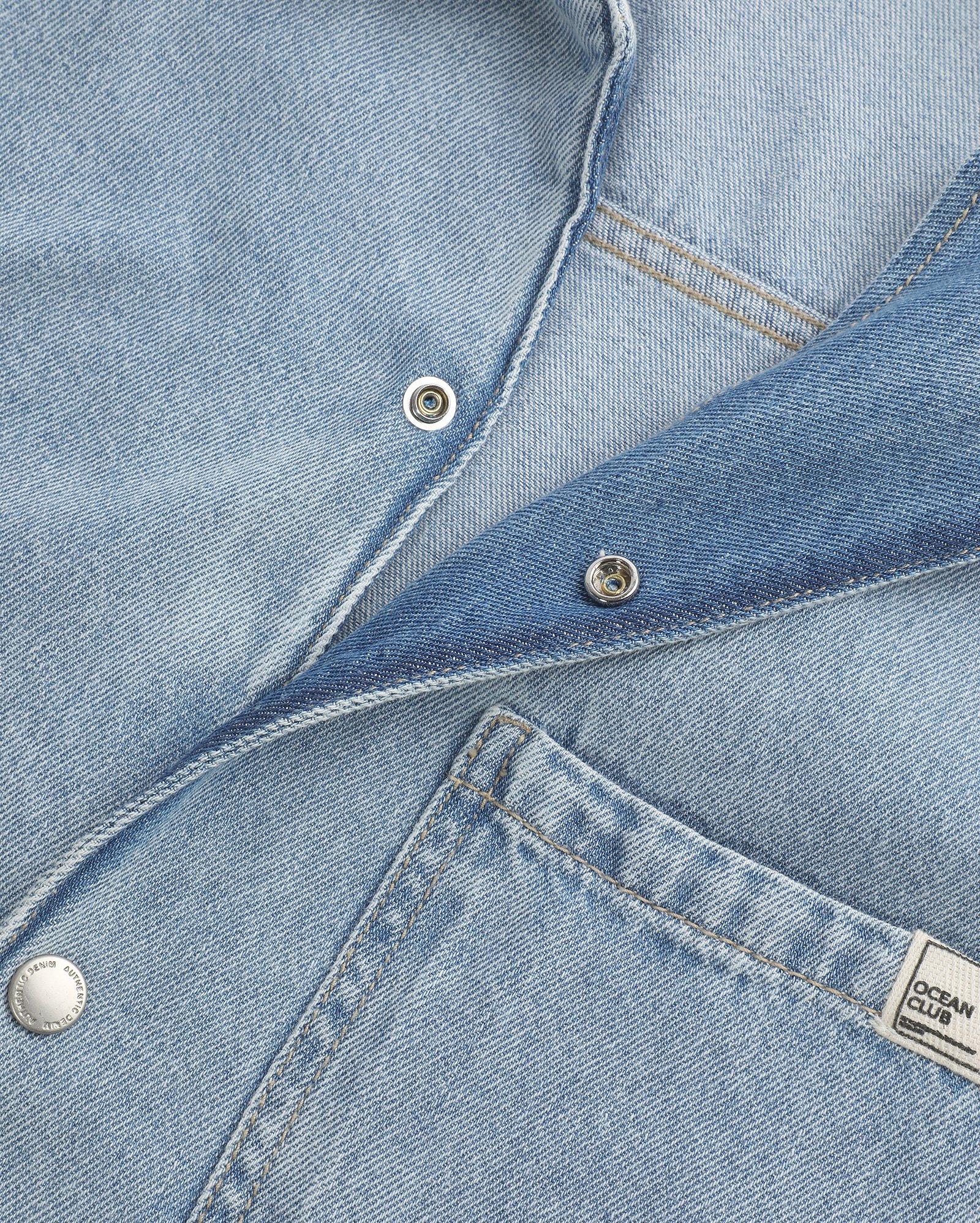 Camisa juvenil bowling com bolso denim claro