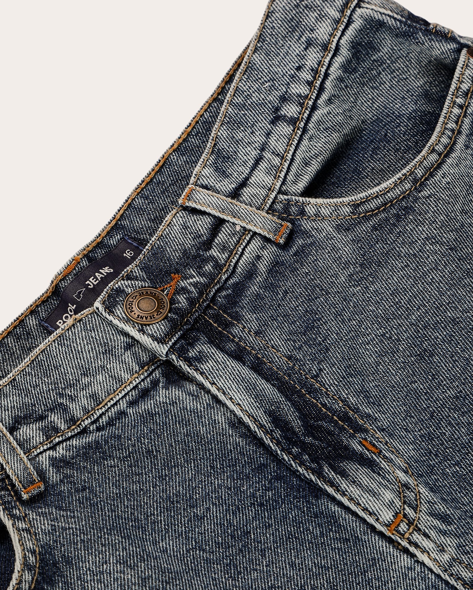 Bermuda jeans juvenil skater com bolso chino denim médio