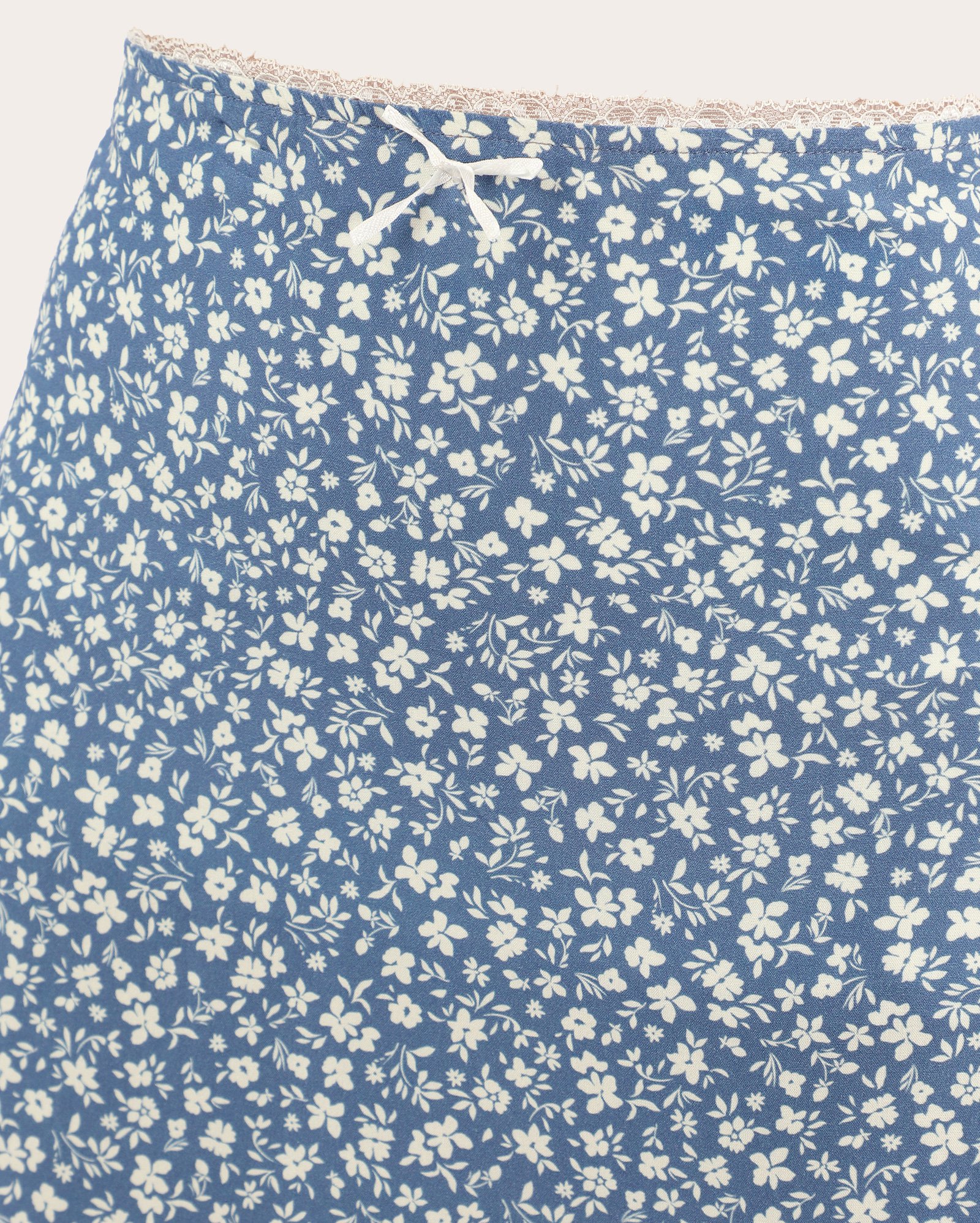 Saia midi juvenil em viscose floral azul