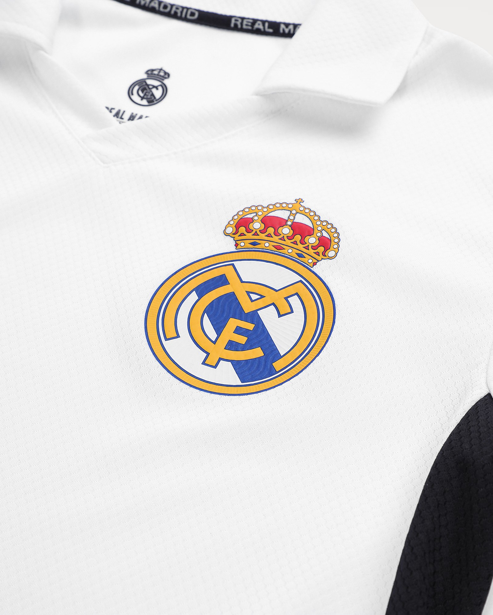 Camisa polo juvenil logo Real Madrid branca | Real Madrid C.F 