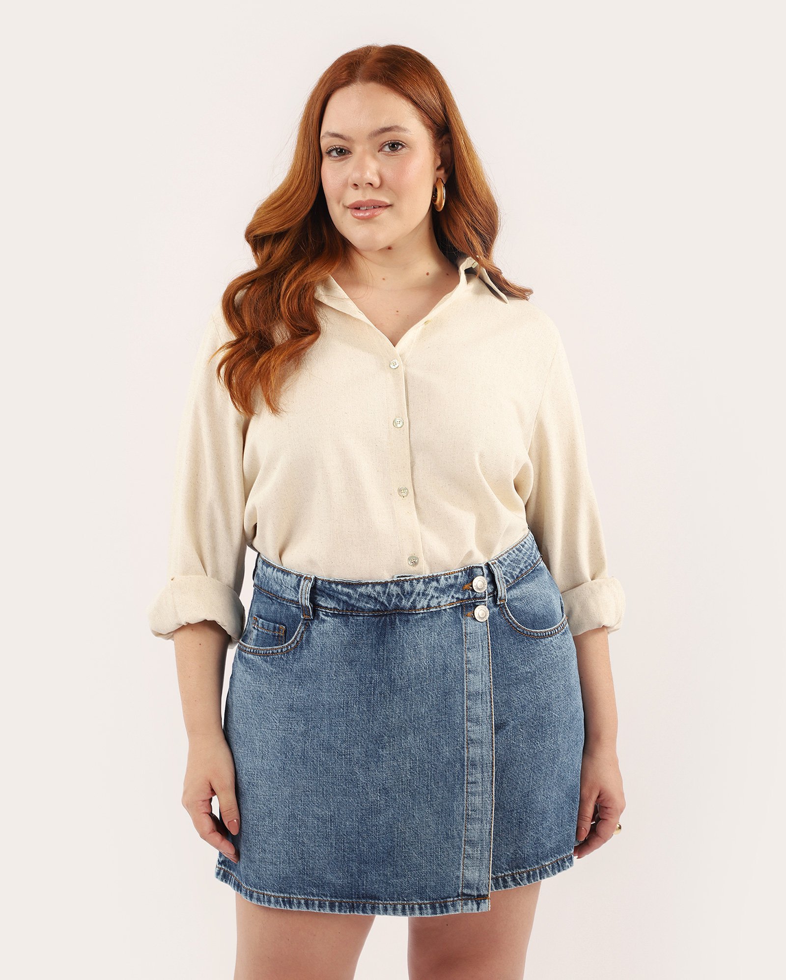 Short-saia jeans plus size transpassado - denim médio | Pool Jeans