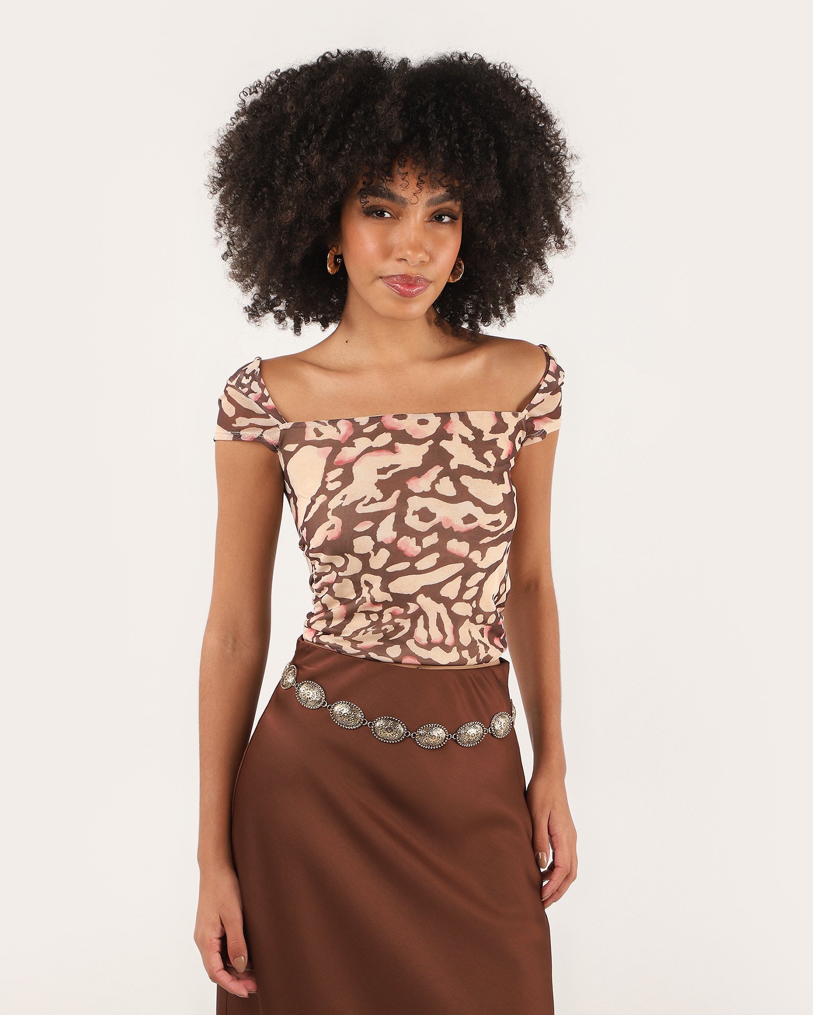 Blusa cropped Leah em tule marrom