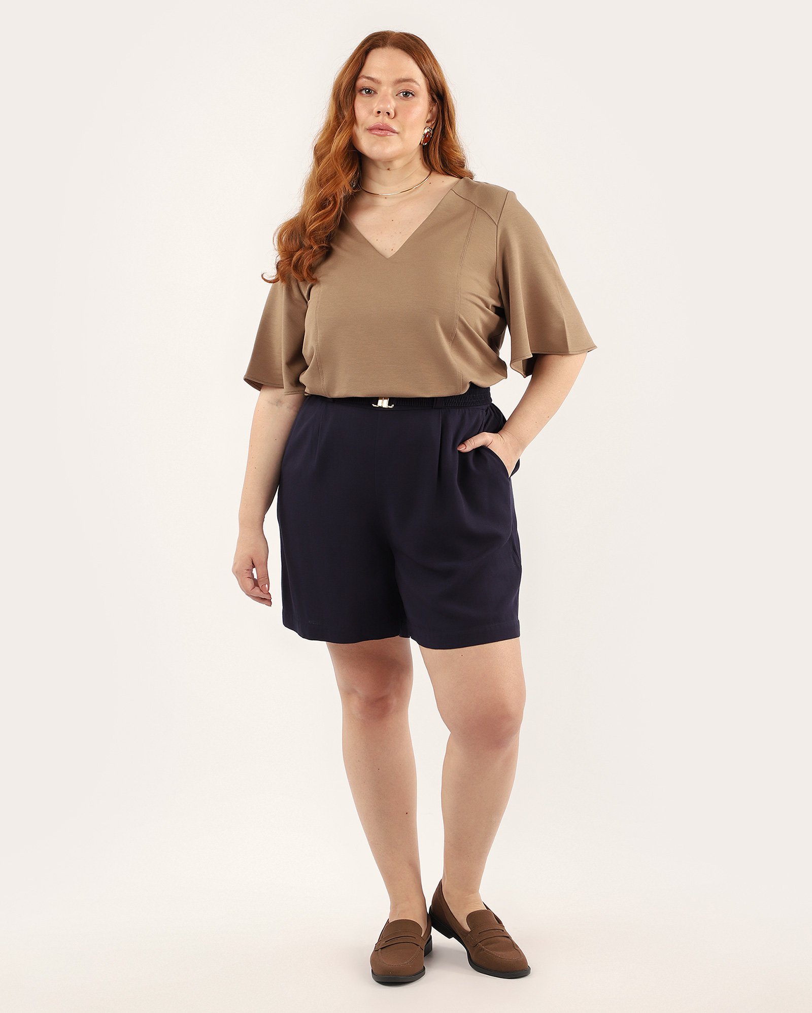 Blusa plus size feminina decote v bege