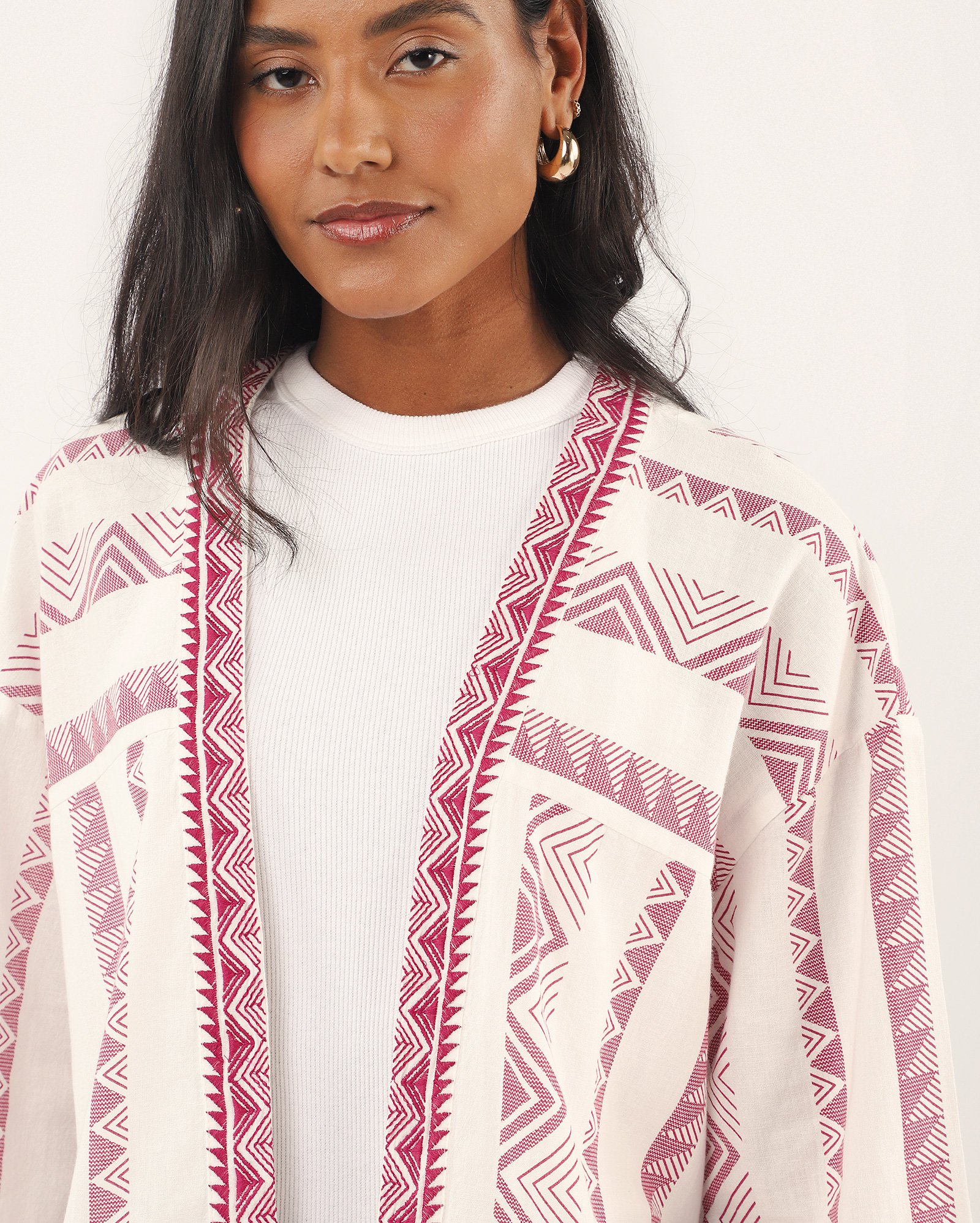 Kimono feminino manga longa estampa geométrica - bege