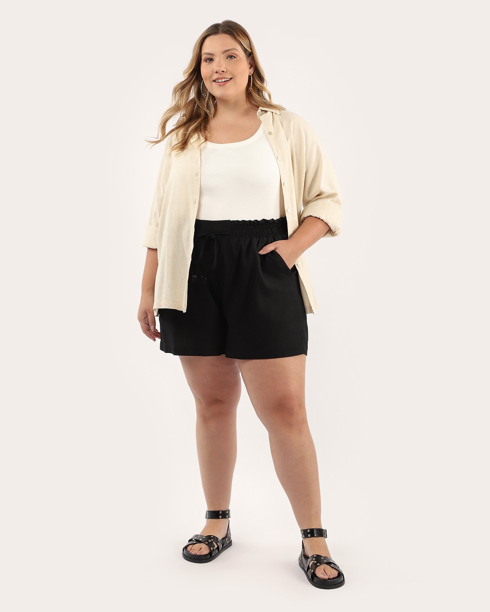 Short plus size feminino clochard com viscolinho preto