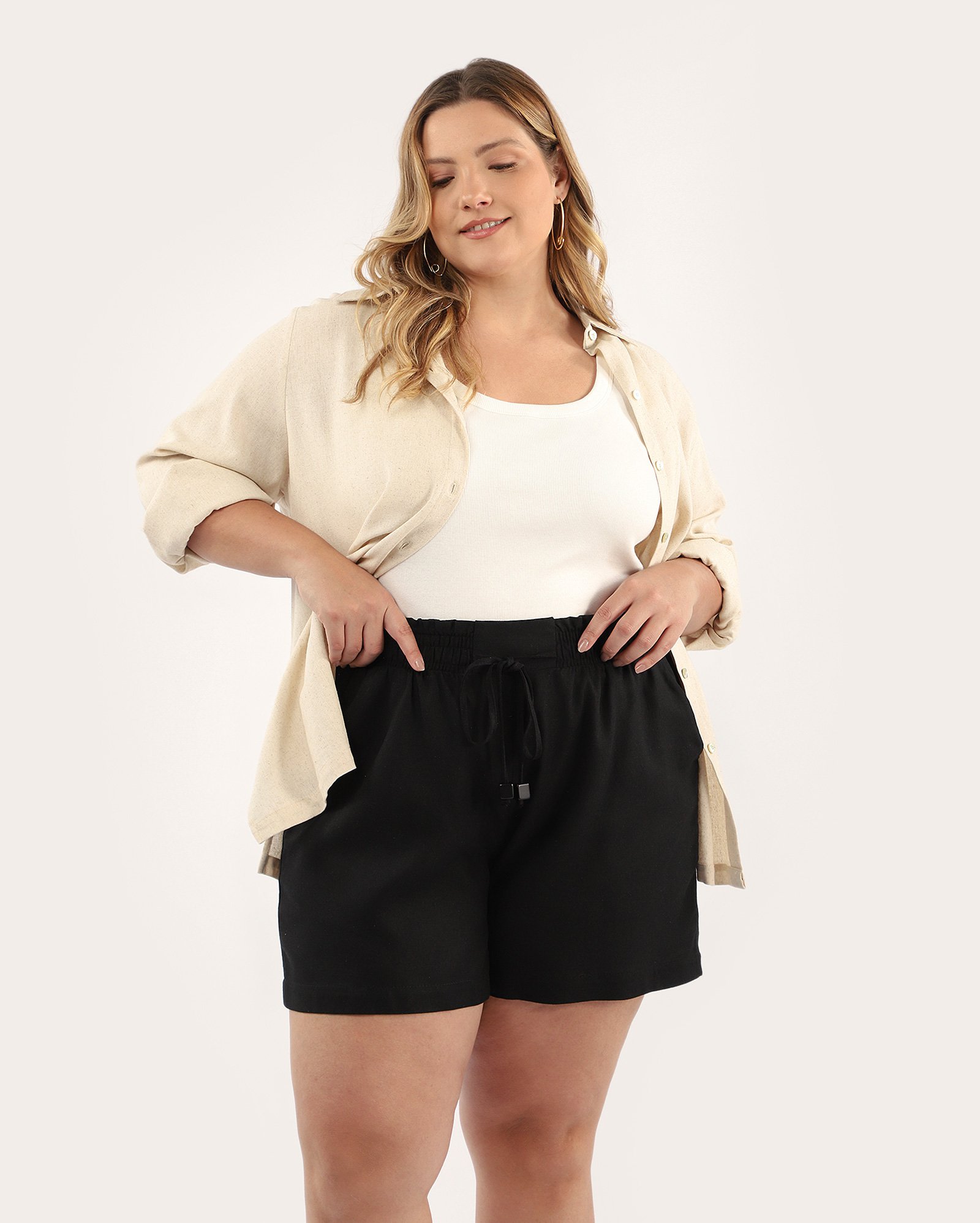 Short plus size feminino clochard com viscolinho preto