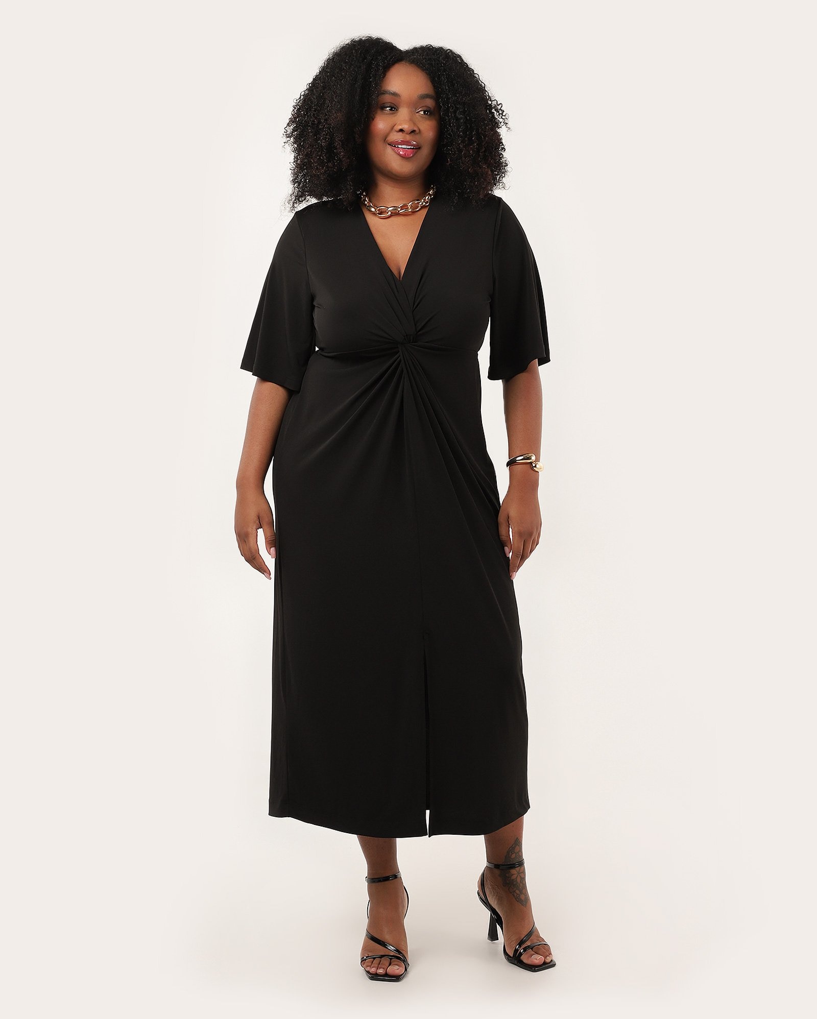 Vestido plus size midi evasê com nó frontal preto | AK Plus