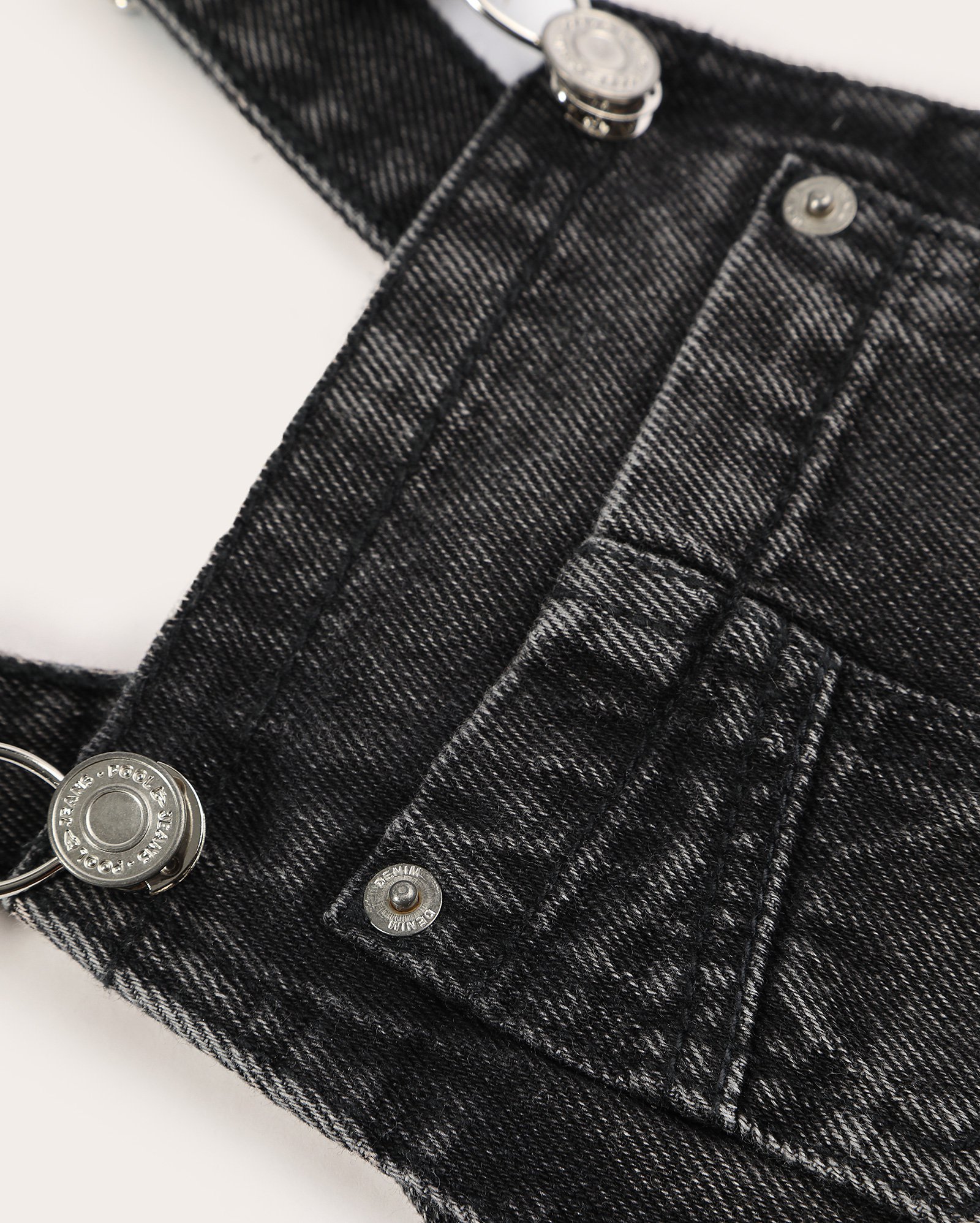 Jardineira black jeans infantil short saia com botão 4-10A