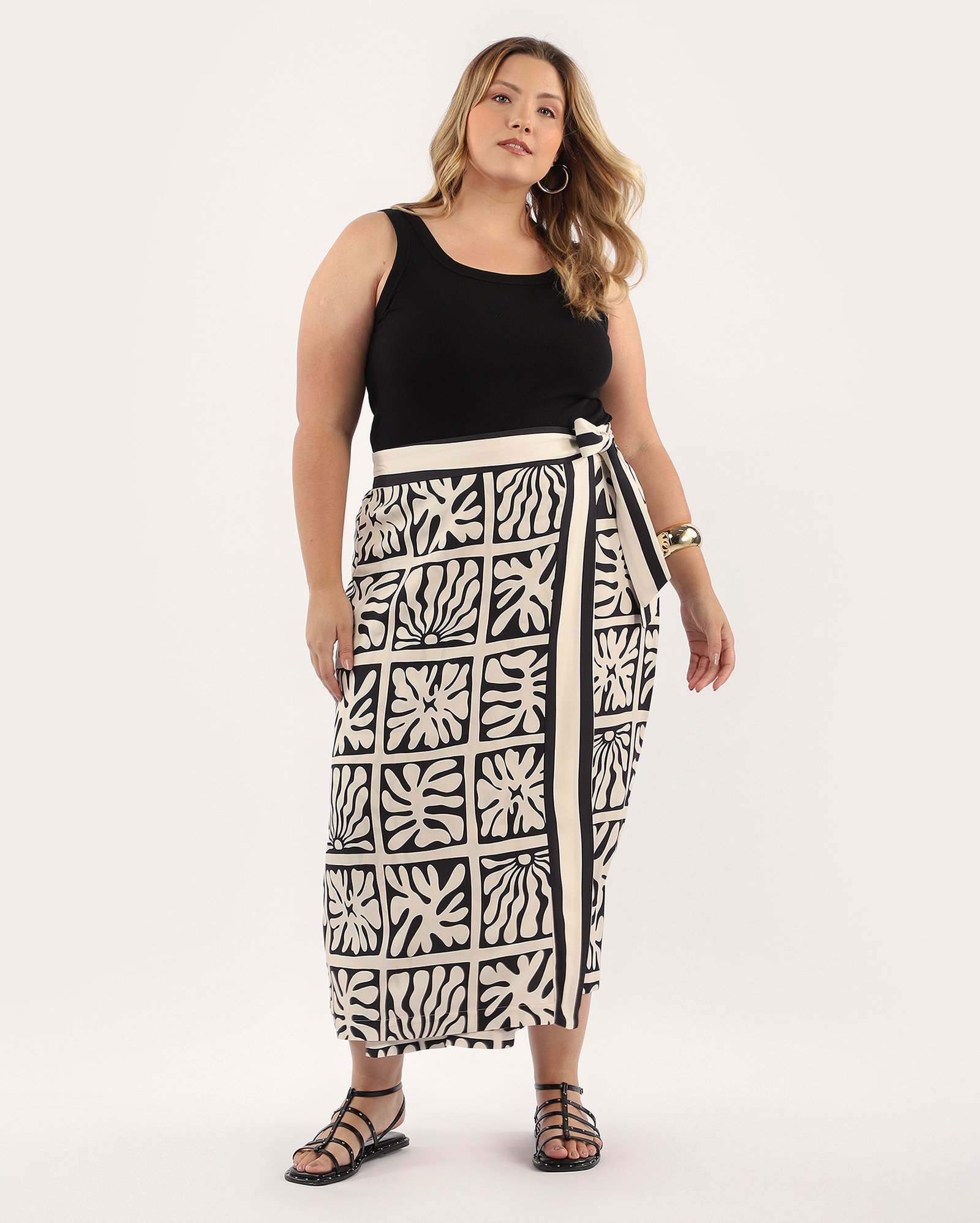 Saia plus size midi reta em viscose com laço bege