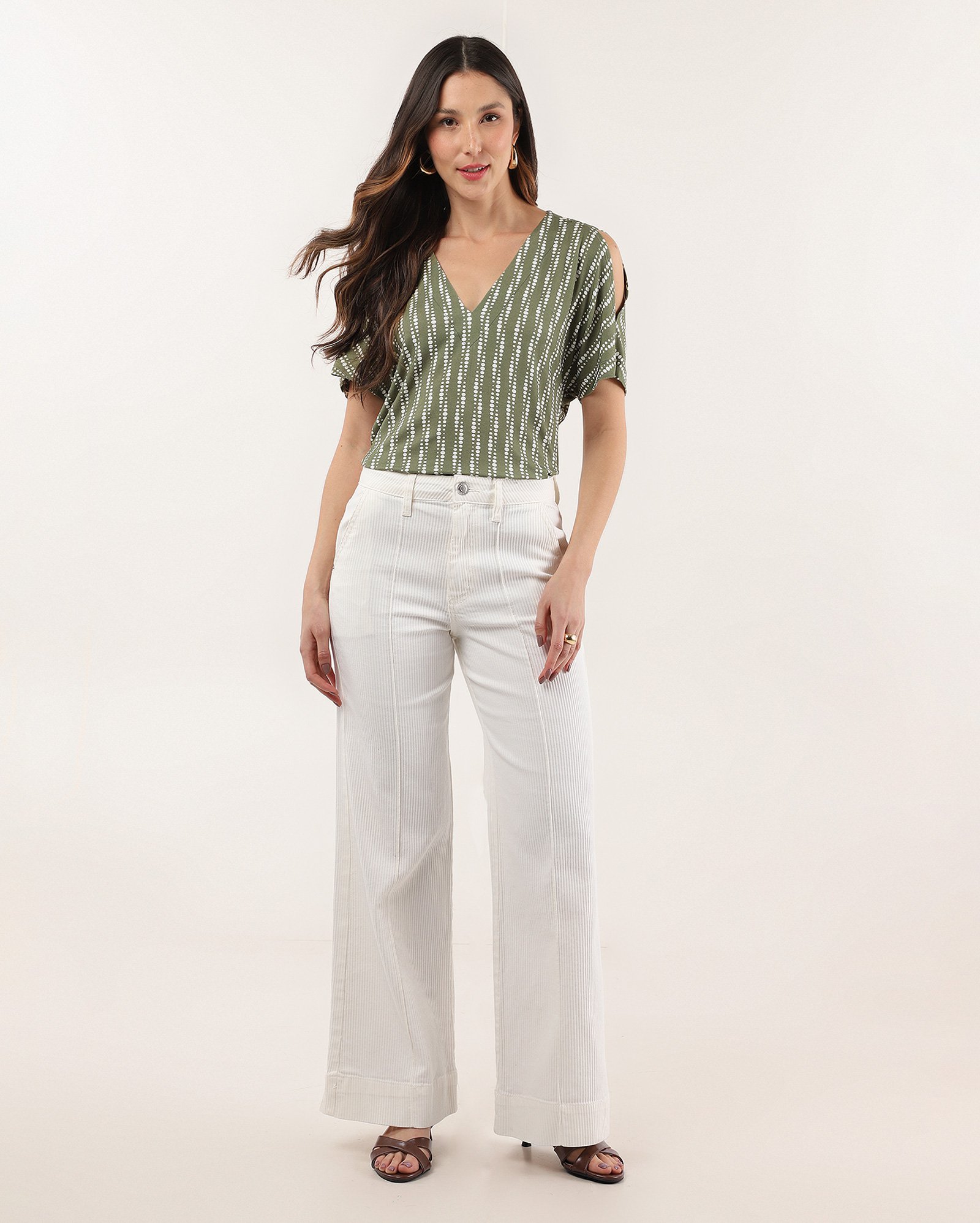 Blusa feminina poá com viscose e recortes verde