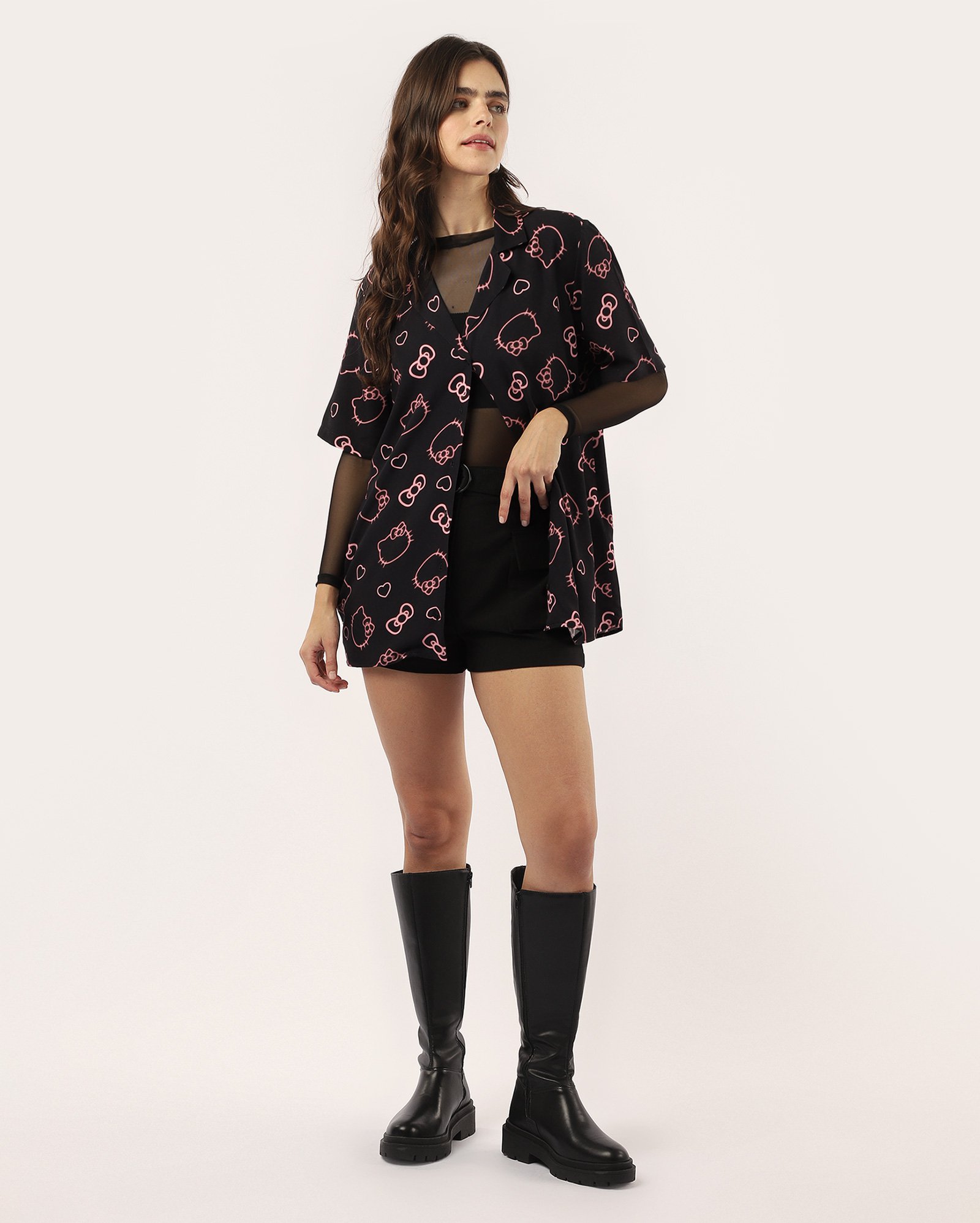 Camisa feminina oversized Hello Kitty estampa preta | Sanrio