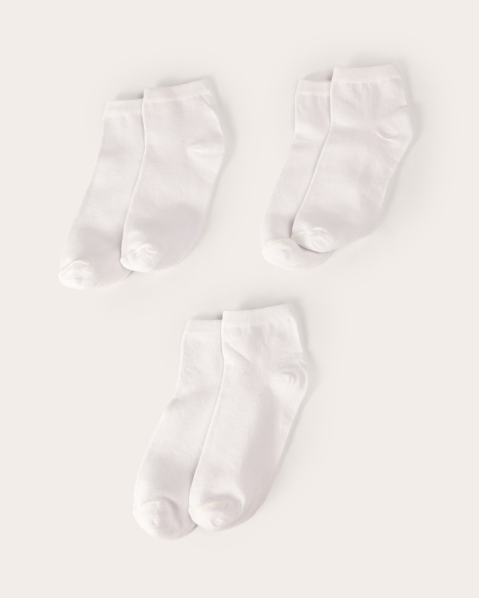 Kit meia feminina 3 pares cano médio lisa branca | Riachuelo