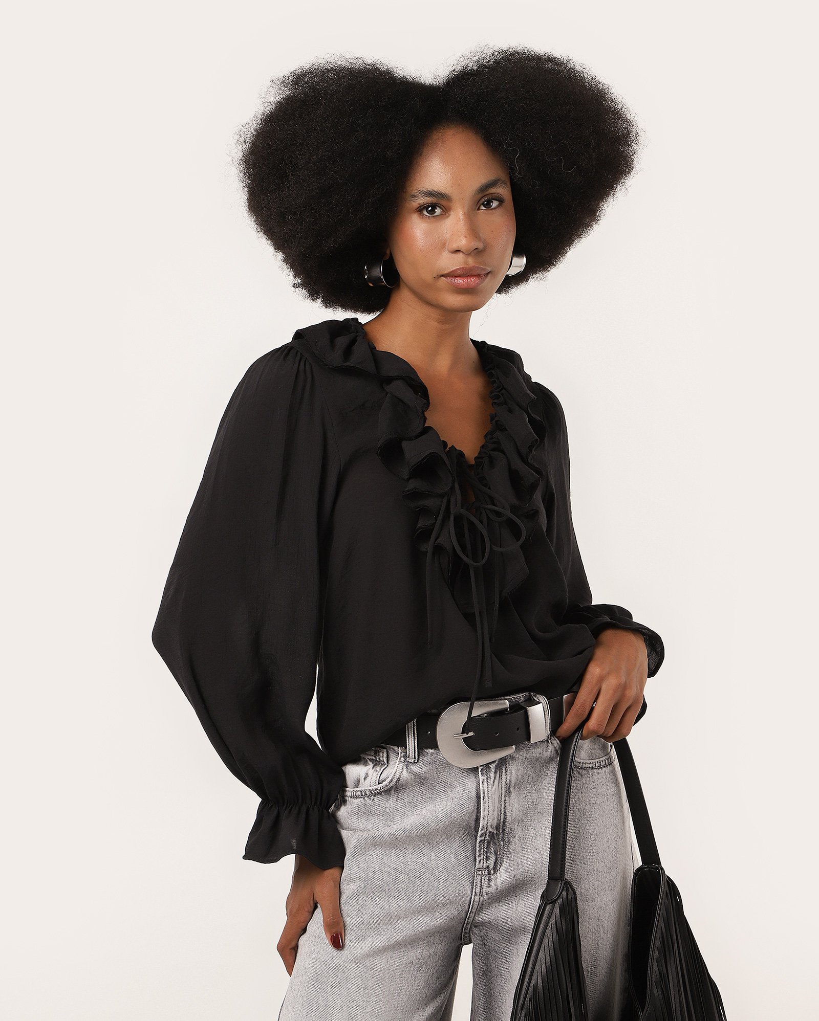 Blusa feminina em viscose com babados preta