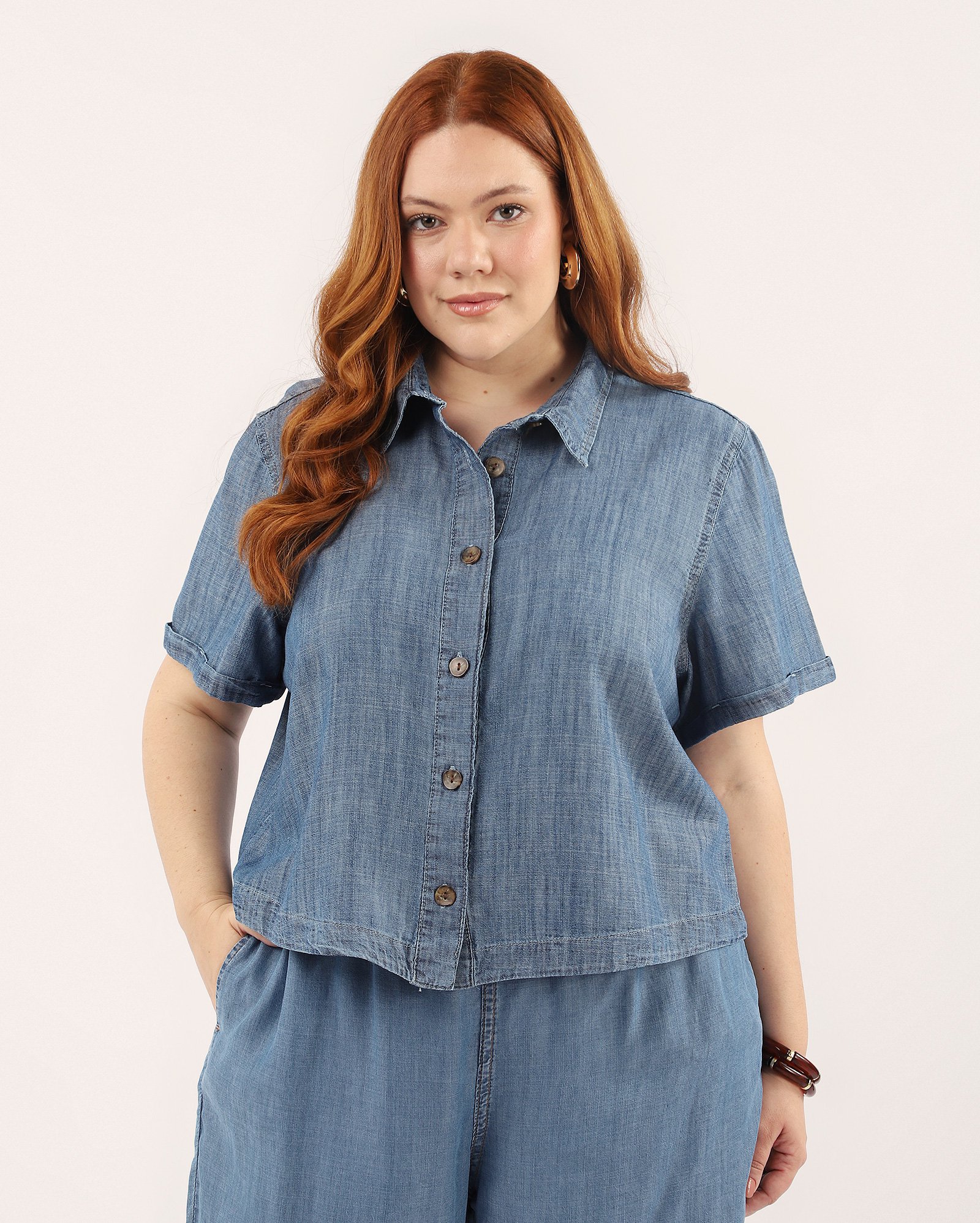 Camisa jeans plus size feminina manga curta - denim médio | Pool Jeans