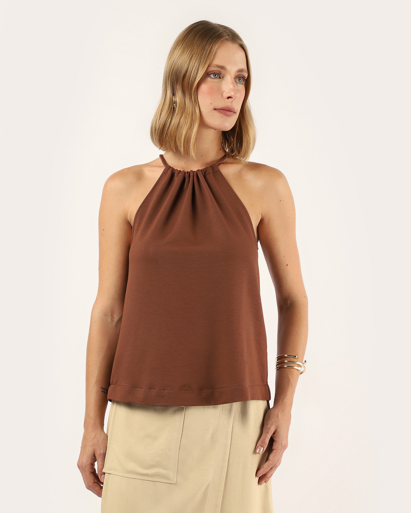 Regata feminina com viscose decote trapézio - marrom