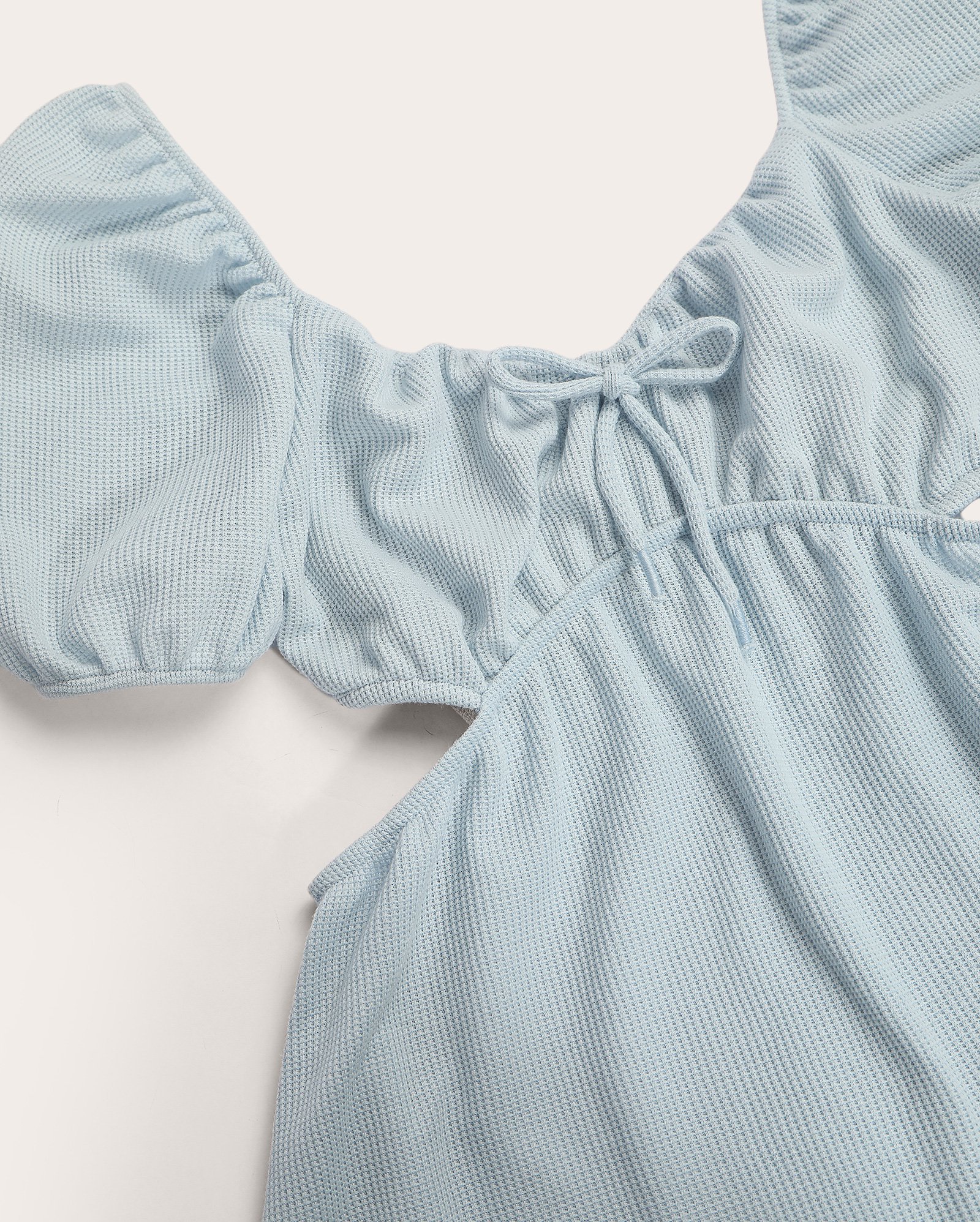 Vestido juvenil godê texturizado com recorte azul