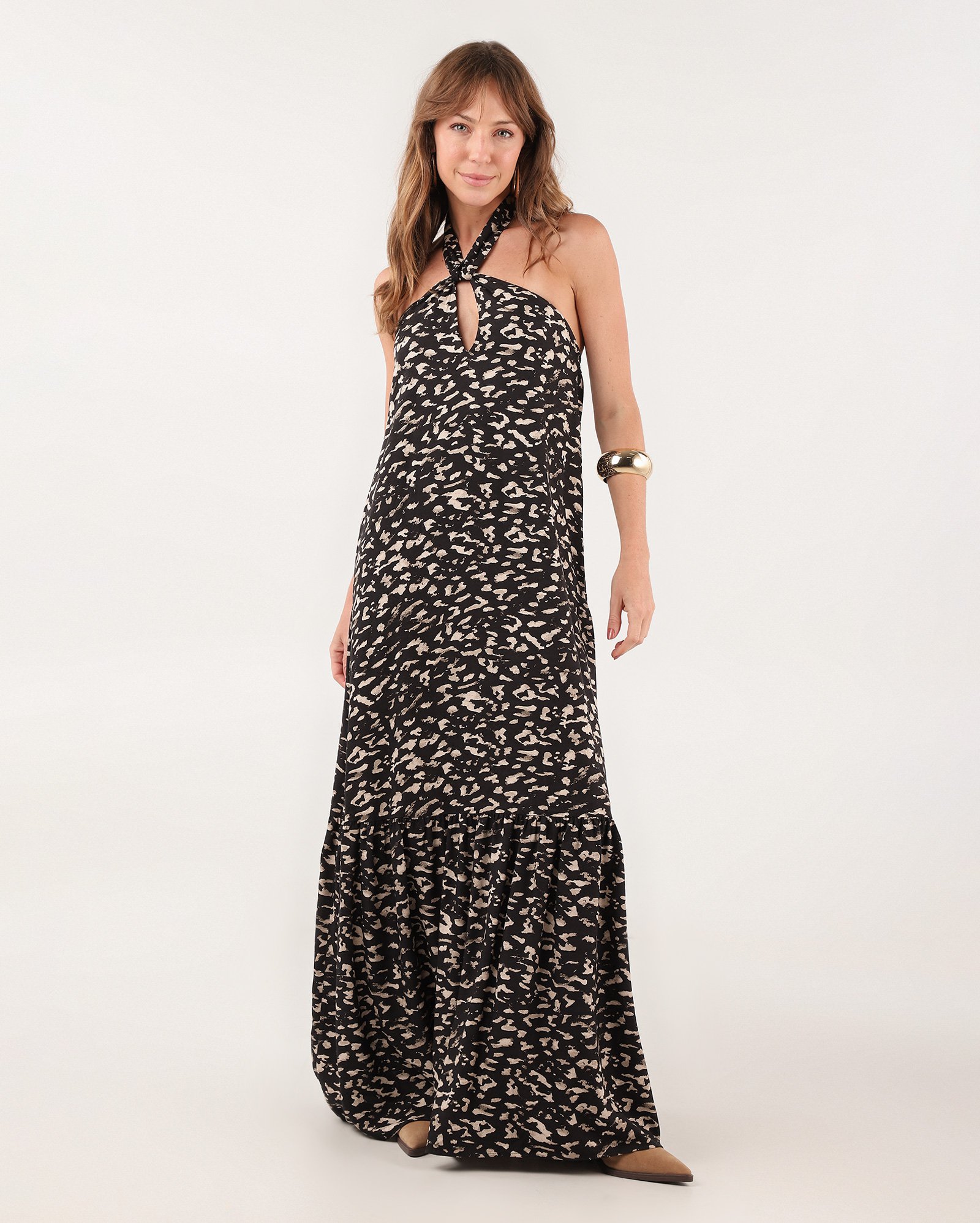 Vestido longo evasê frente única em viscose estampado preto | AK by Riachuelo