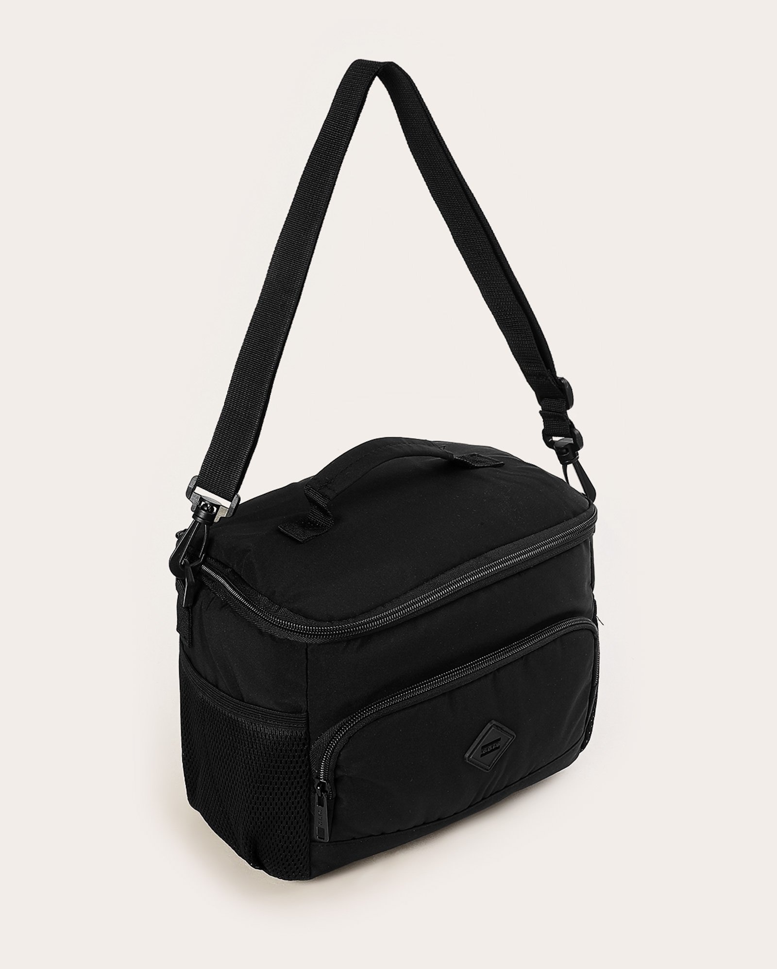 Lancheira térmica com alça regulável e bolso frontal - Preto | Clio Style