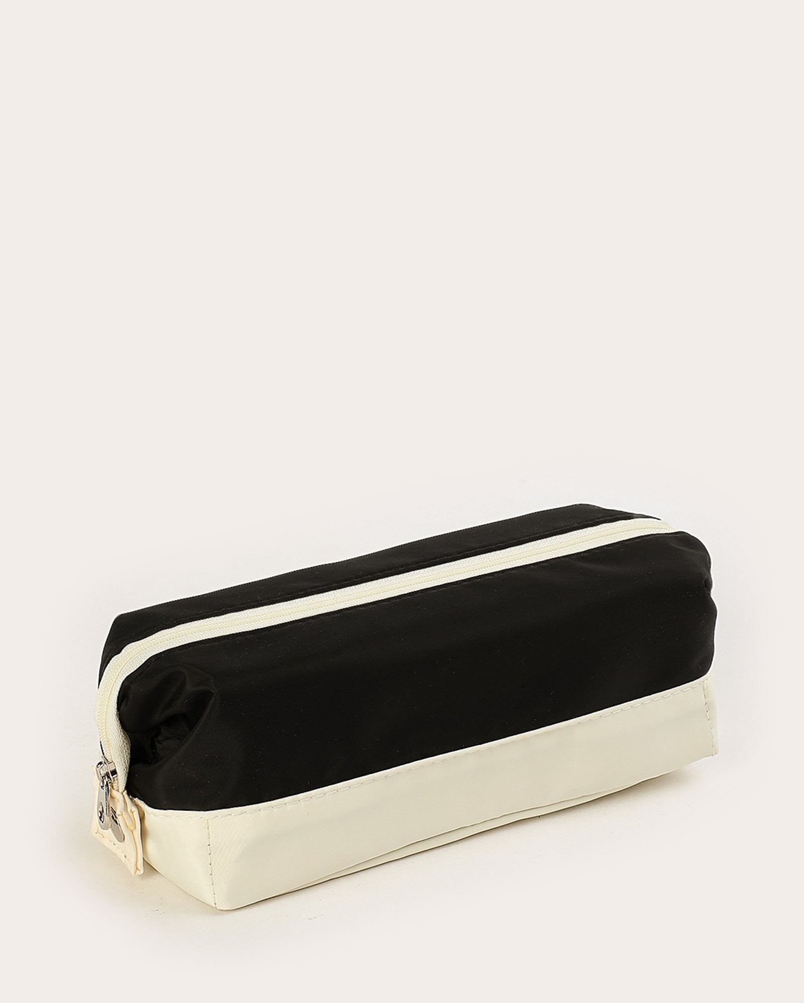 Necessaire amplo com organizador - Preto | Clio Style