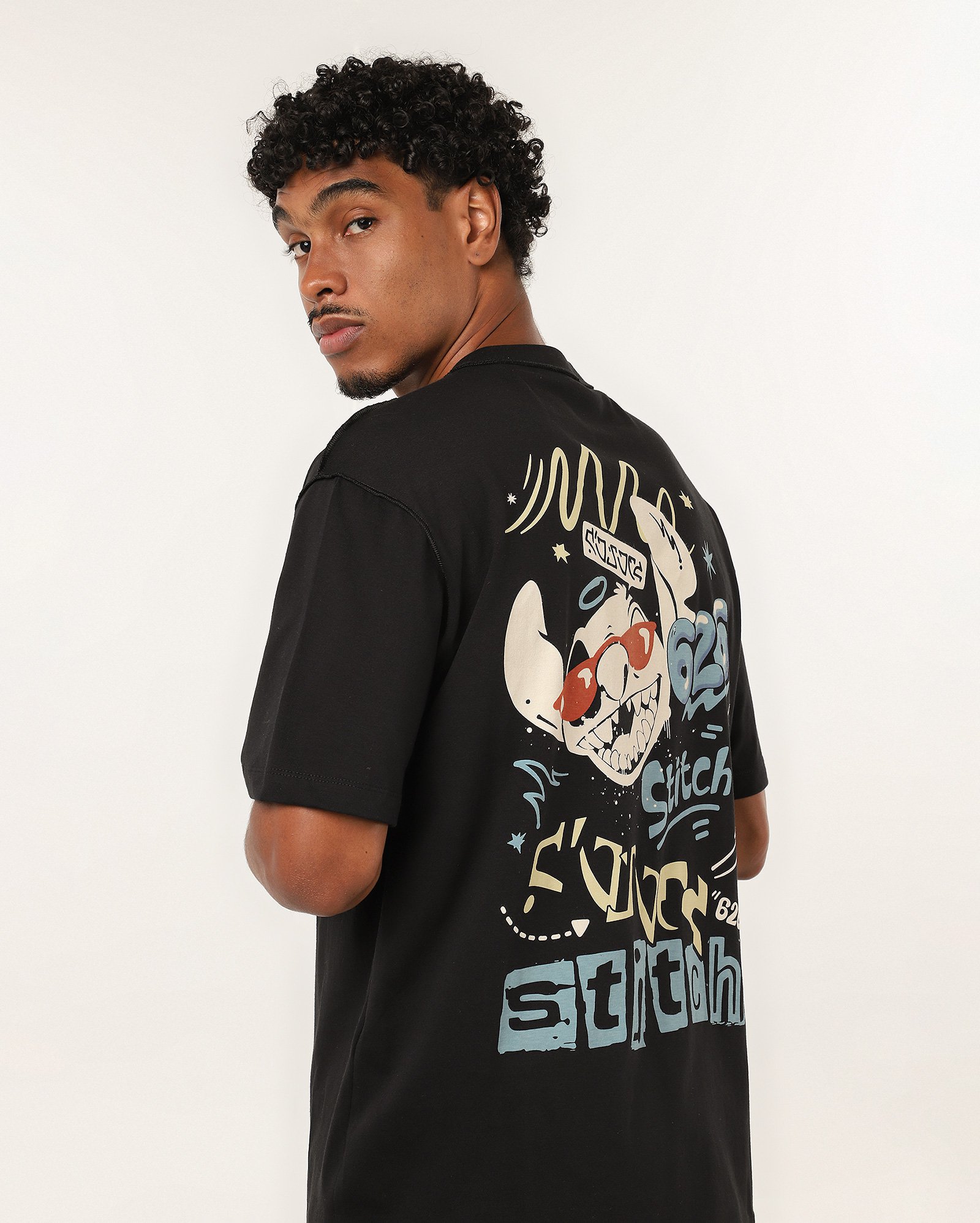 Camiseta masculina relaxed Lilo & Stitch estampa posterior preta | Disney
