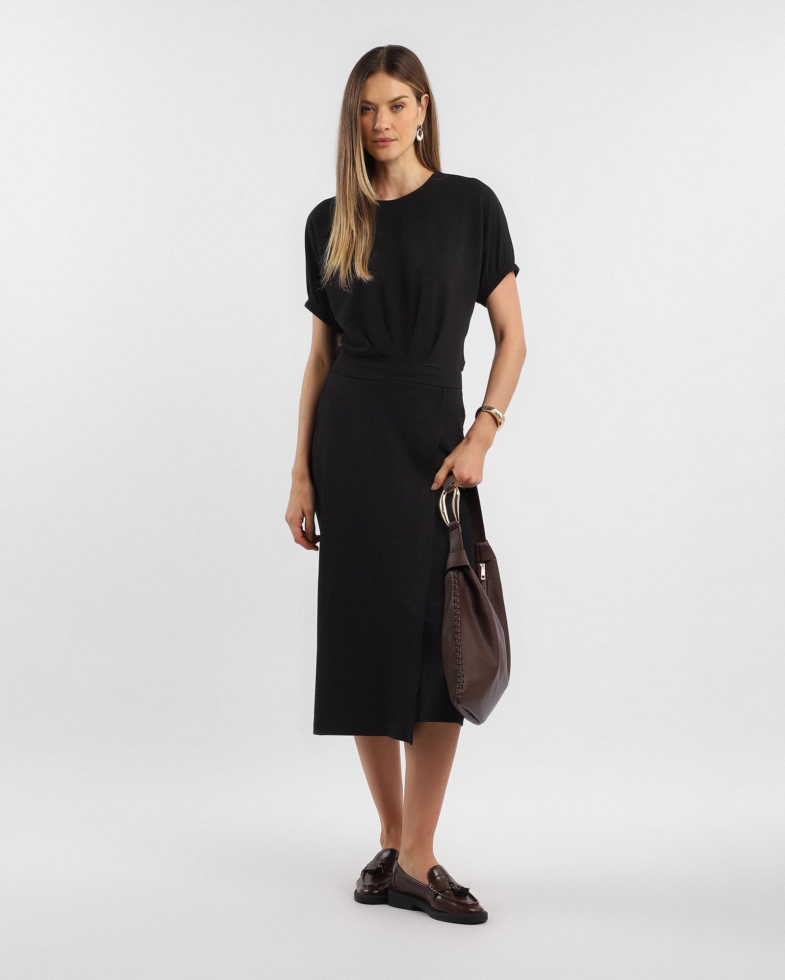 Saia midi reta com viscose - preta