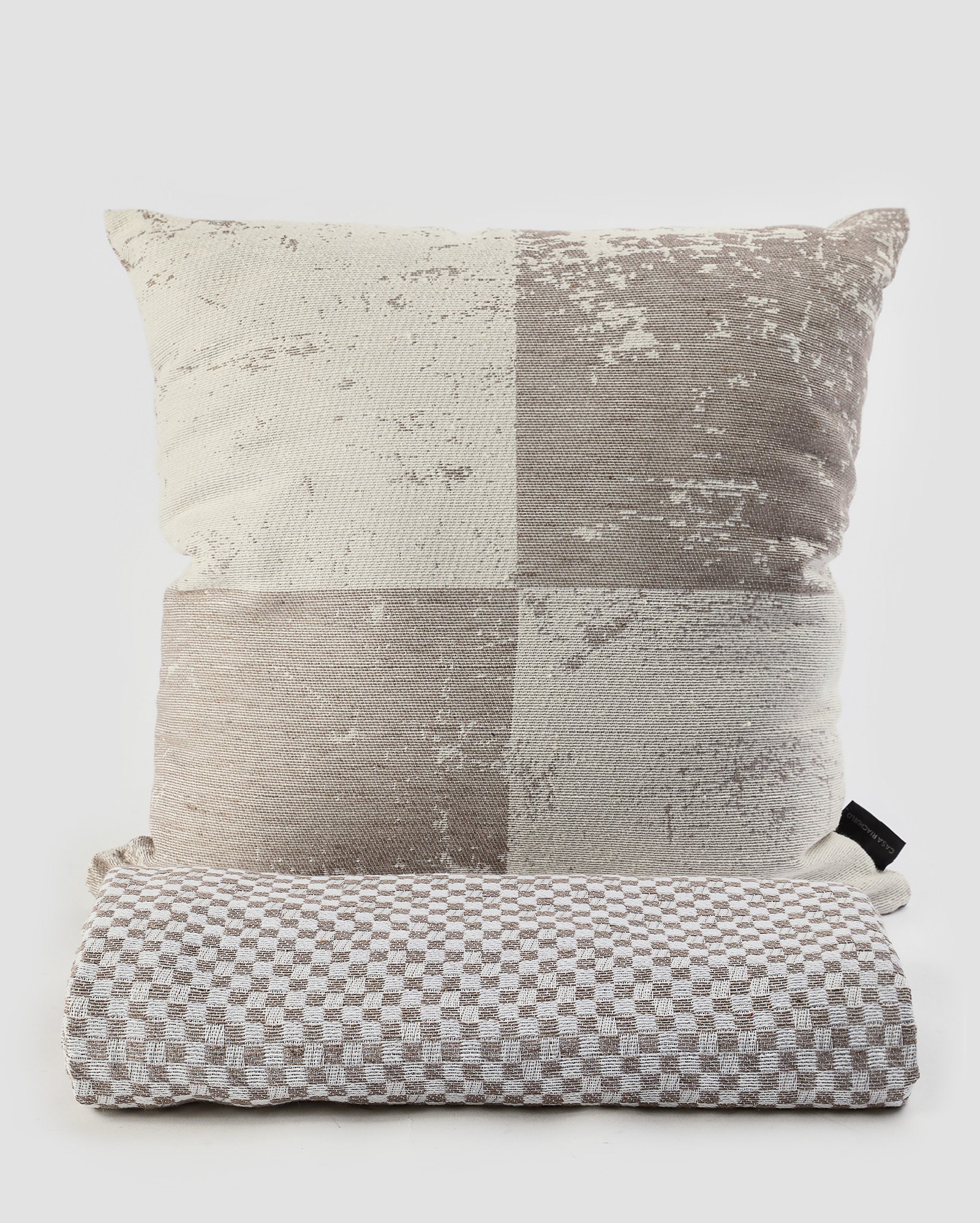 Kit almofada quadrada 45x45cm + manta decorativa 135x180cm - Bege | Casa Riachuelo