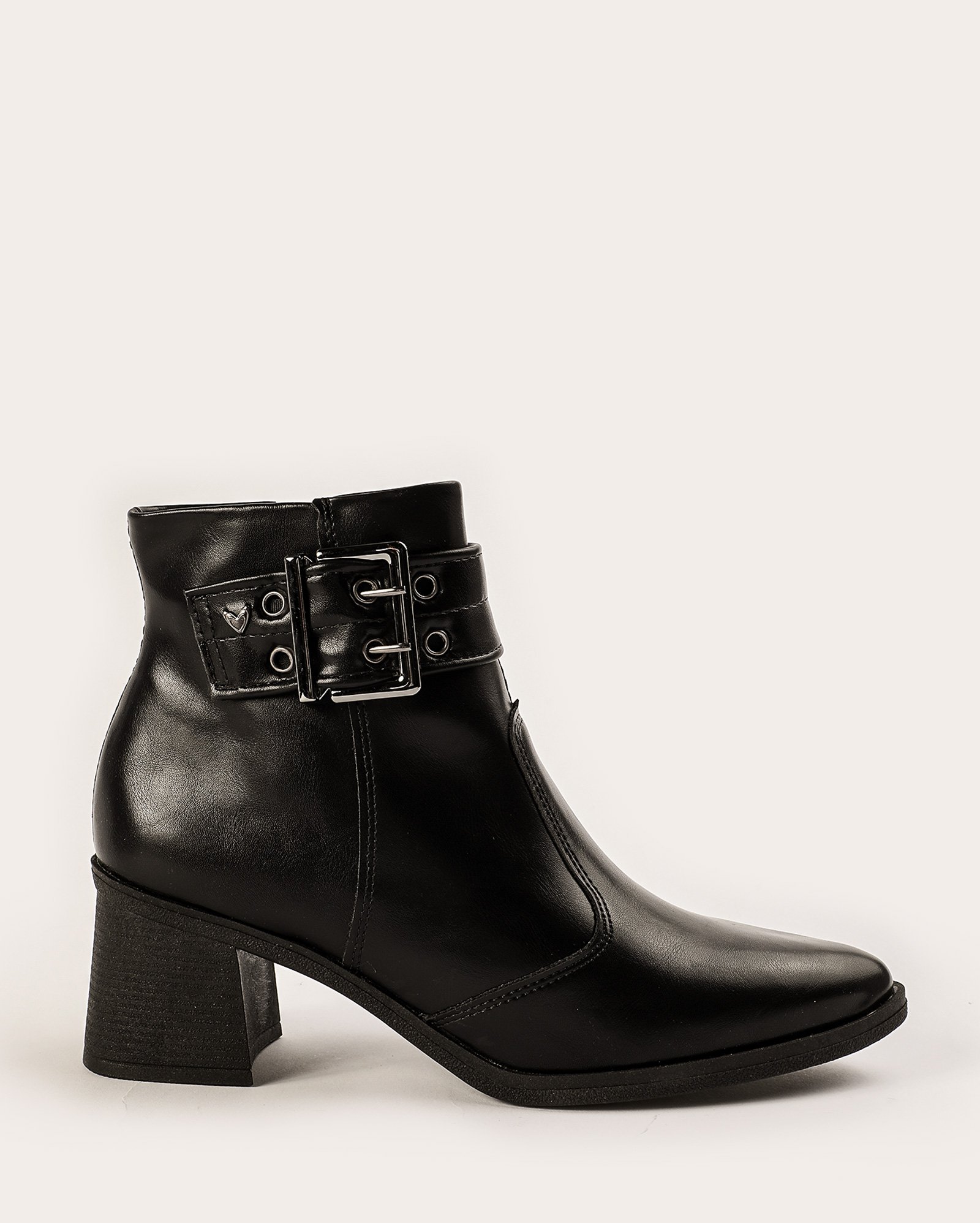 Bota feminina ankle boot cano curto com ilhós e fivela preta | Riachuelo