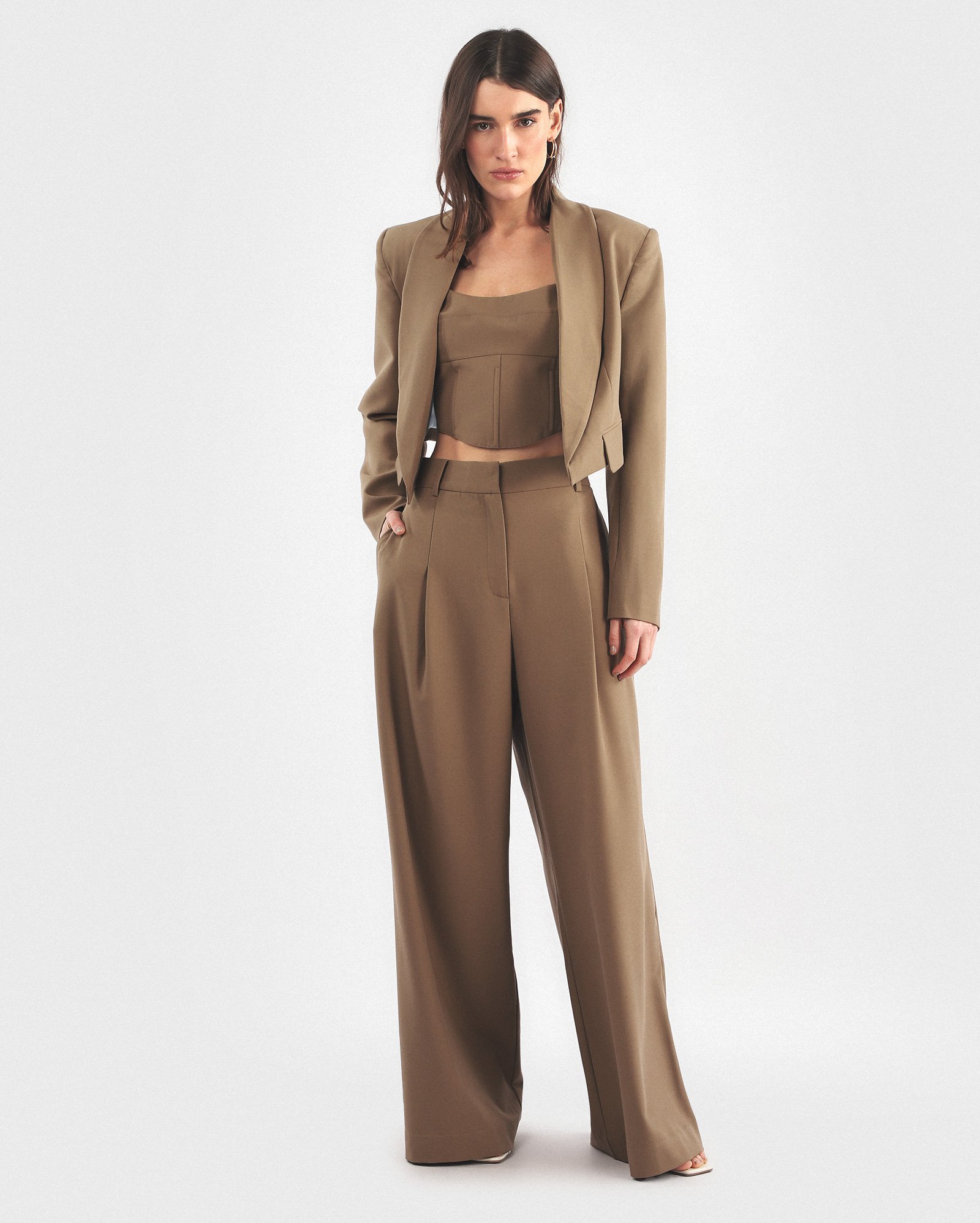 Blazer cropped feminino Over - Marrom Claro | GIULLIÈR + RCHLO