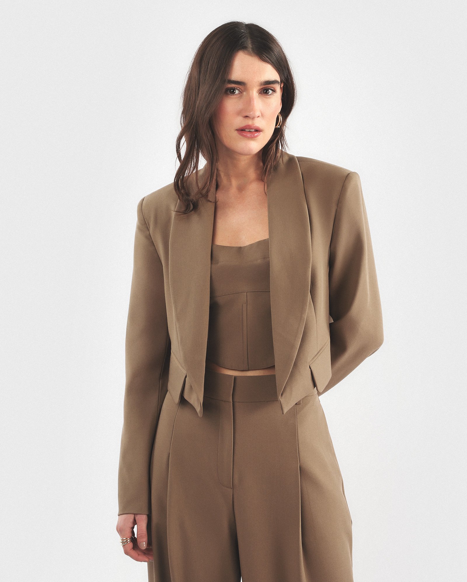 Blazer cropped feminino Over - Marrom Claro | GIULLIÈR + RCHLO