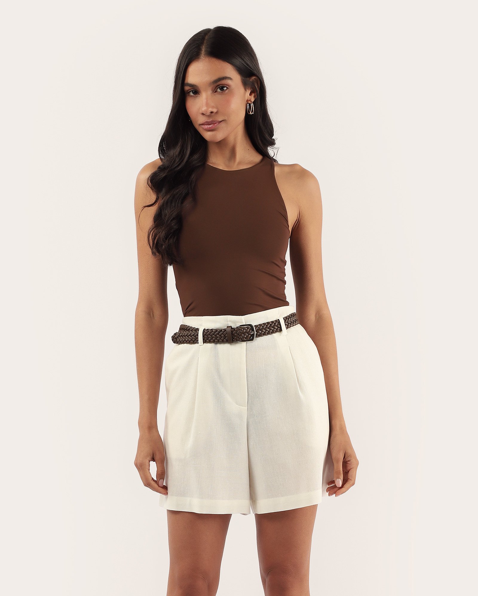Short feminino alfaiatado reto em viscolinho - Branco
