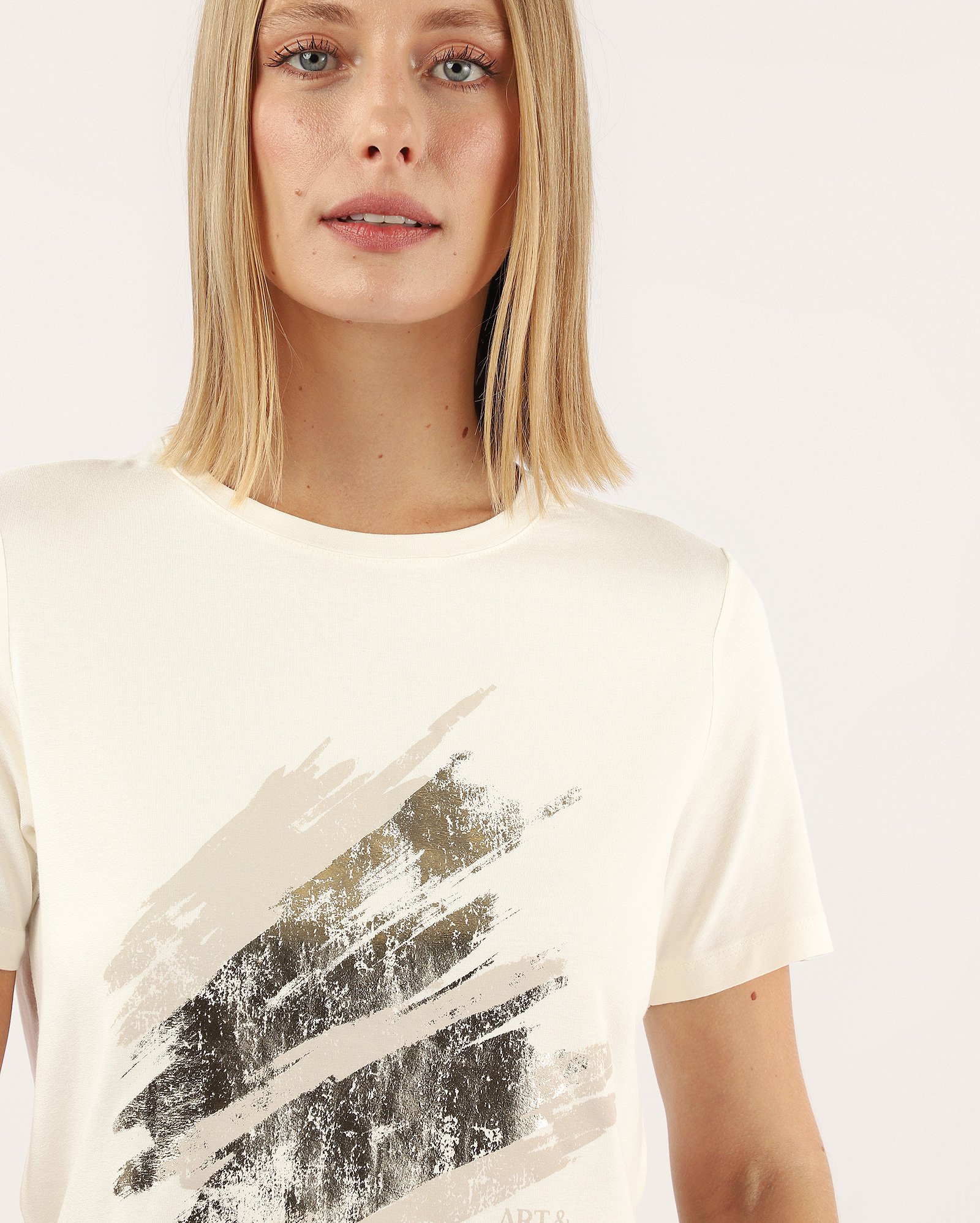 Camiseta feminina Coralina estampa metalizado branca | AK — foto 3