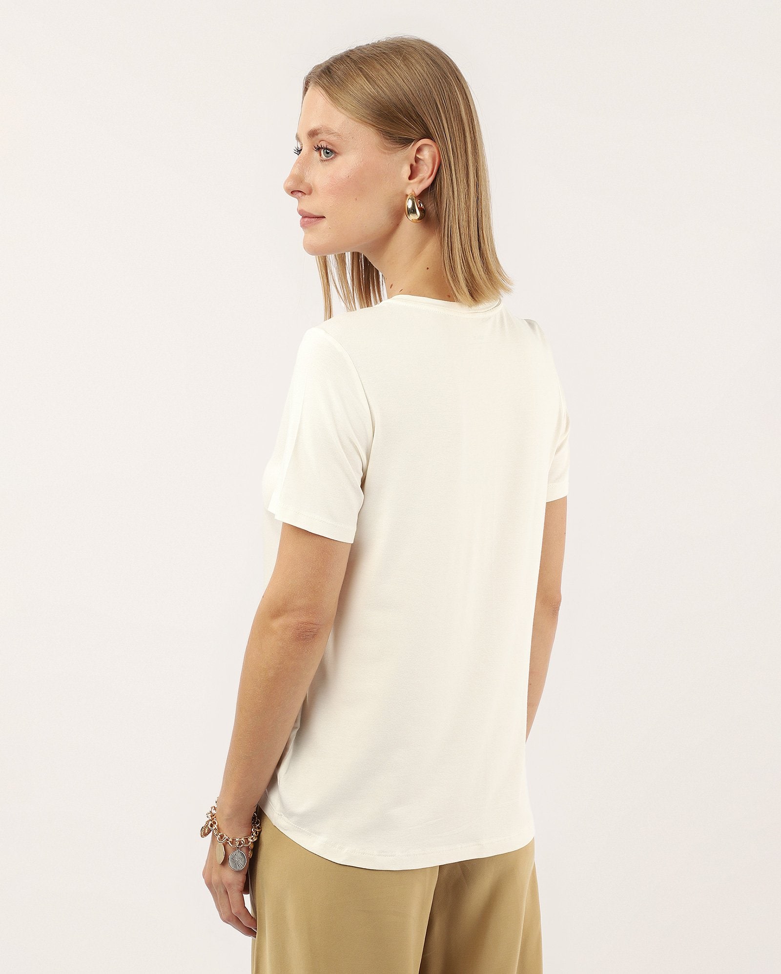 Camiseta feminina Coralina estampa metalizado branca | AK — foto 5