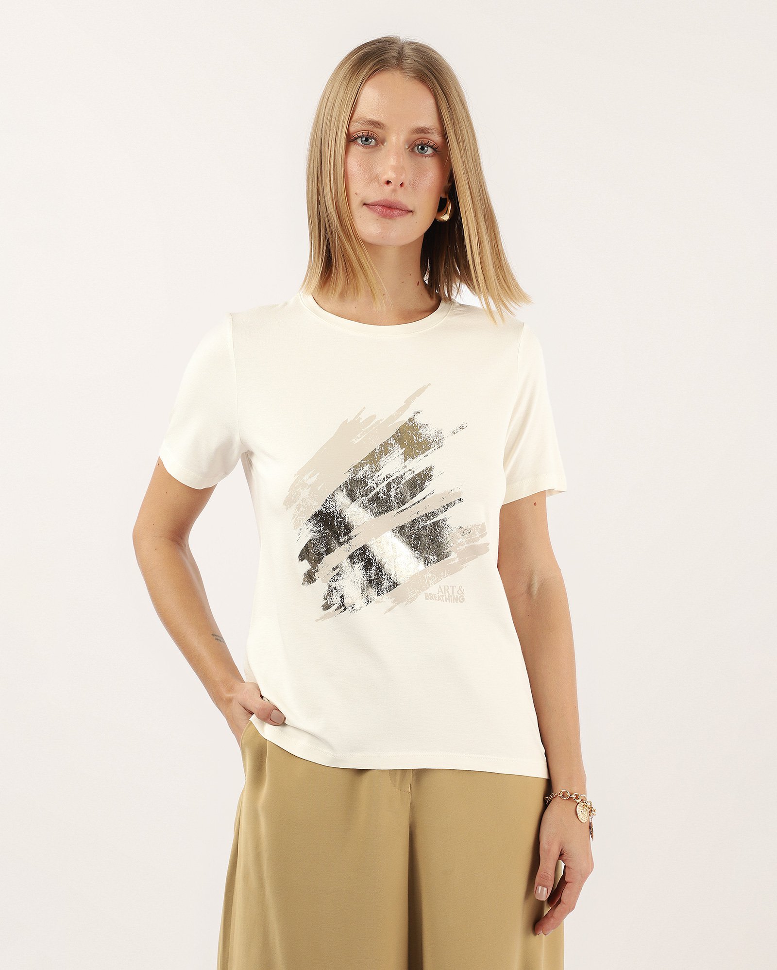 Camiseta feminina Coralina estampa metalizado branca | AK — foto 4