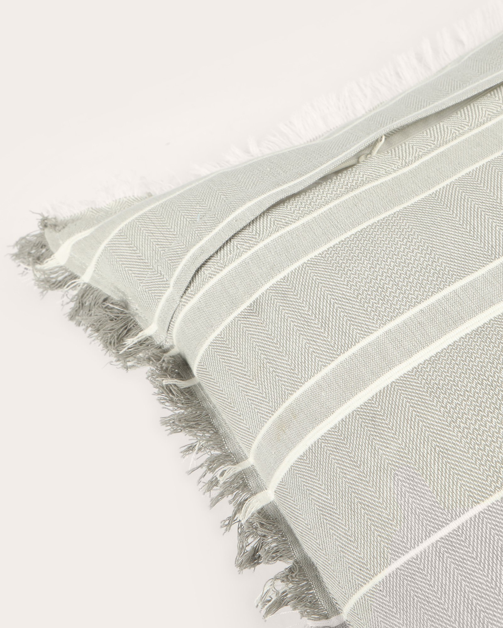 Almofada Chill 45x45cm bordada com franja - Cinza Claro Mescla | Casa Riachuelo