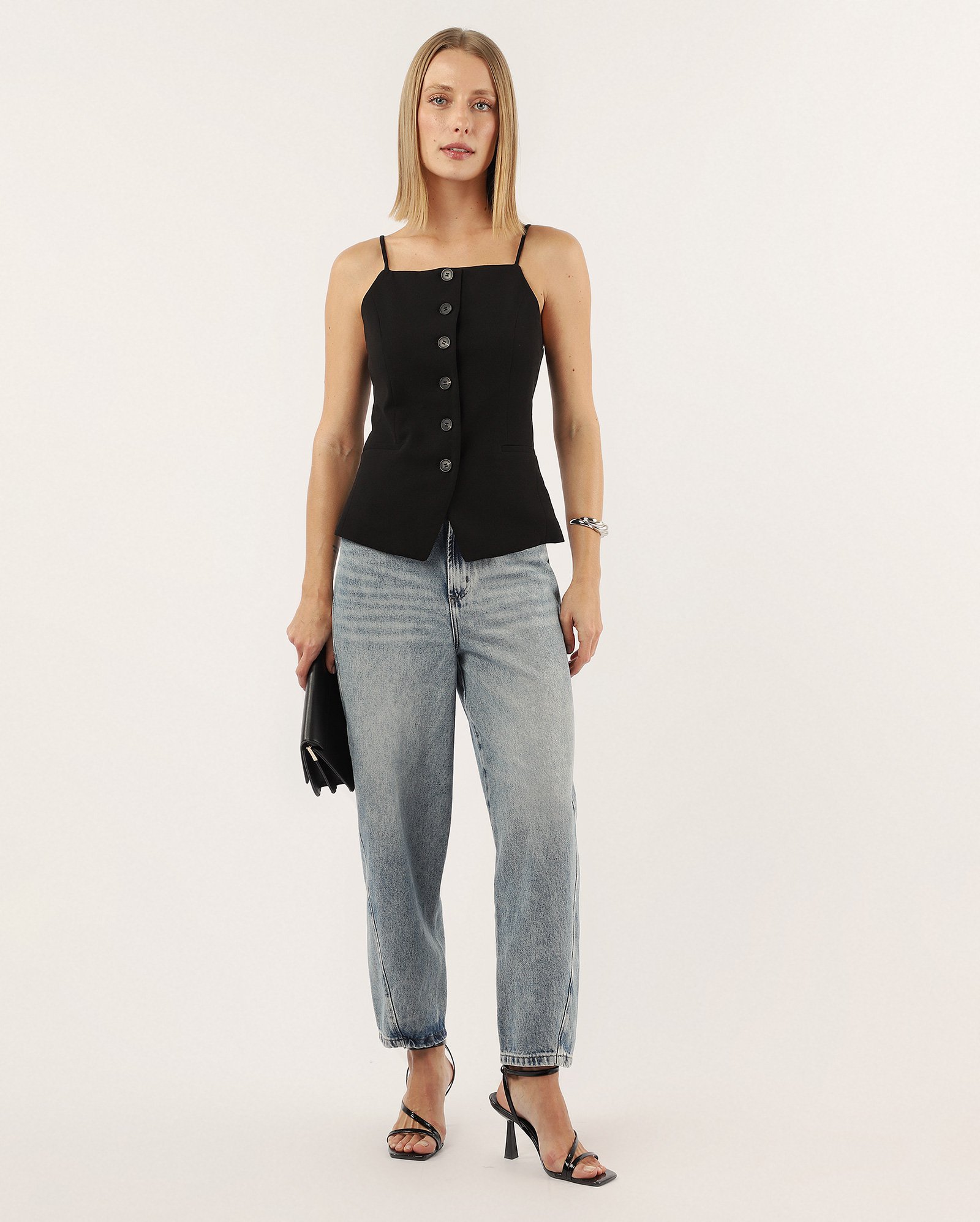 Colete feminino acinturado com botões - Preto | AK