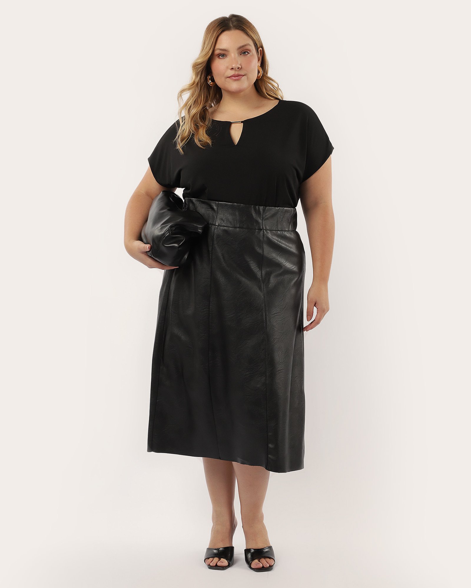 Blusa plus size feminina com recorte gota preta | AK Plus