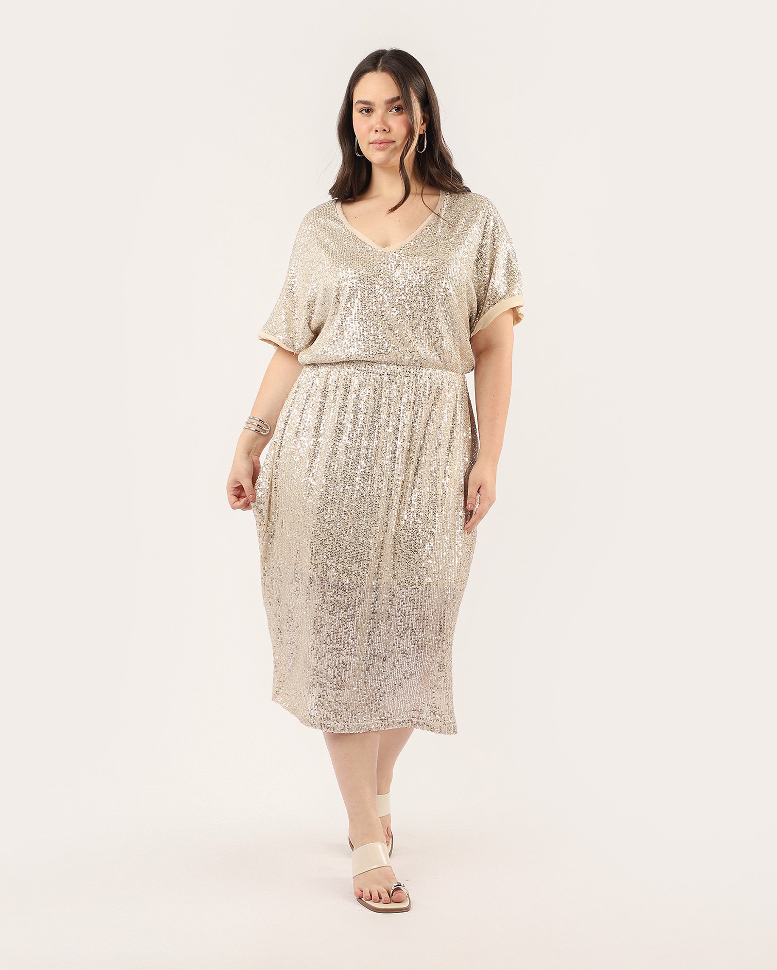 Vestido plus size midi paete metalizado - bege