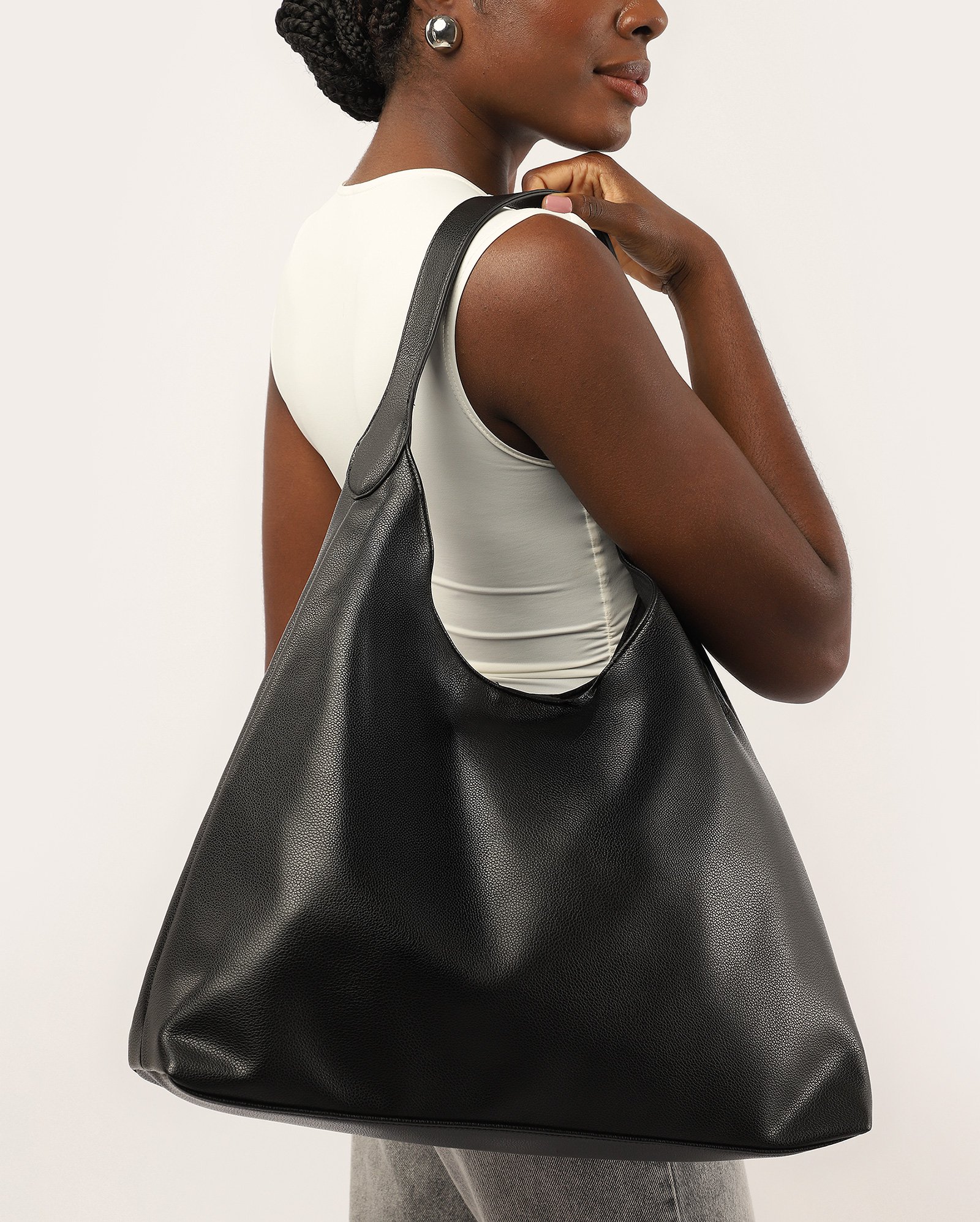 Bolsa feminina hobo maxi arredondada - Preto