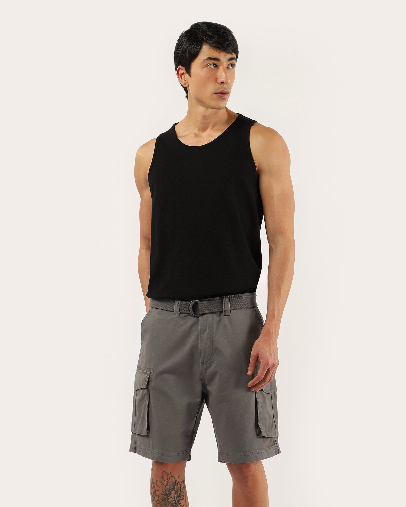 Bermuda sarja masculina bolsos cargo com cinto cinza | Pool Jeans