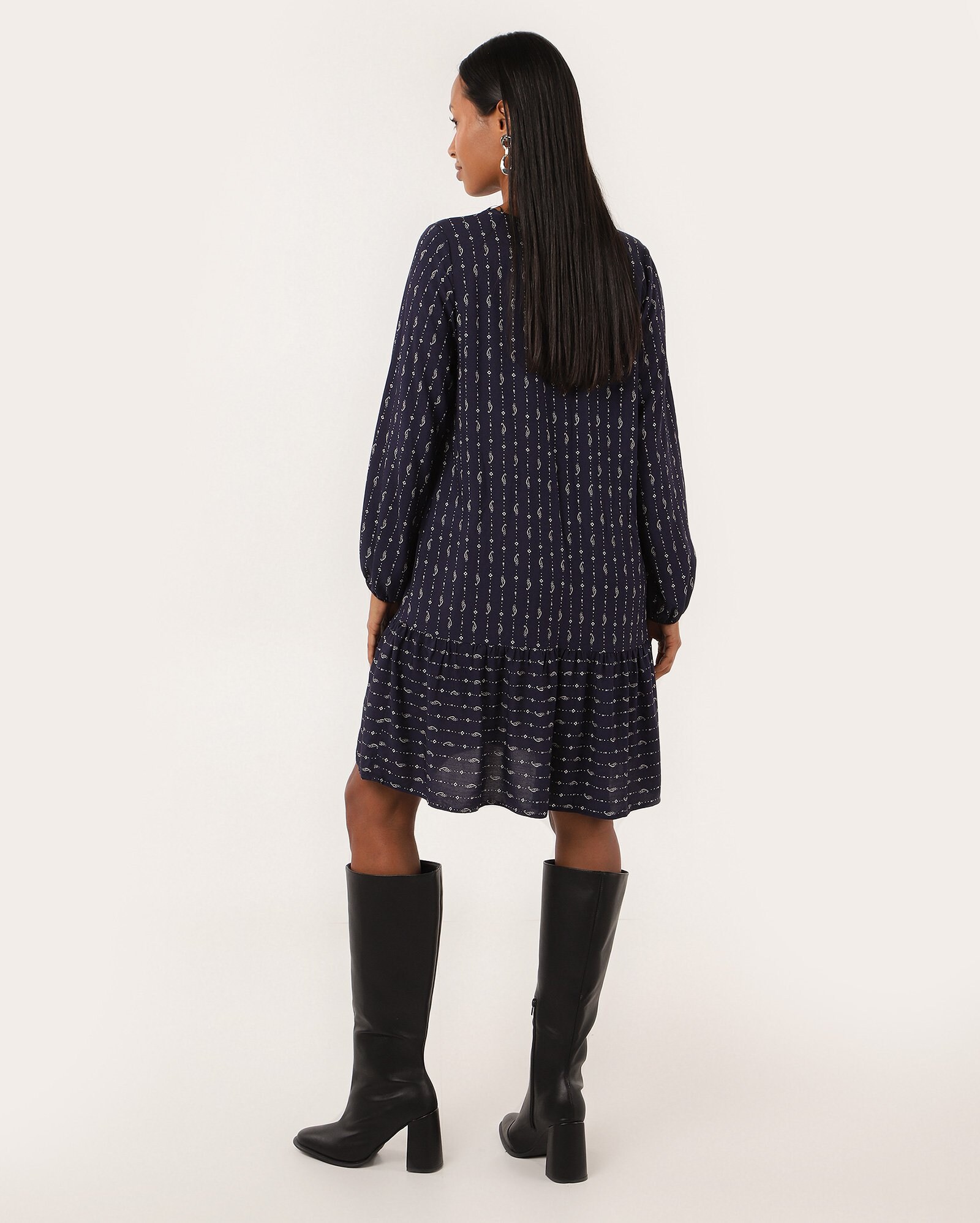 Vestido curto reto Gabi estampado em viscose - Azul Escuro — foto 2