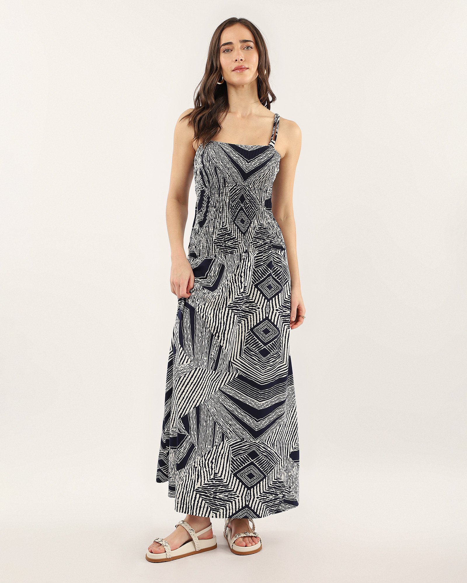 Vestido midi evasê com viscose estampado com lastex azul
