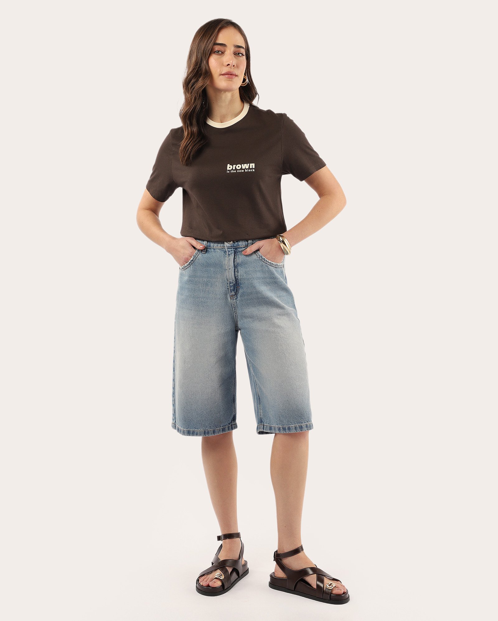 Camiseta feminina brown is the new black marrom — foto 2